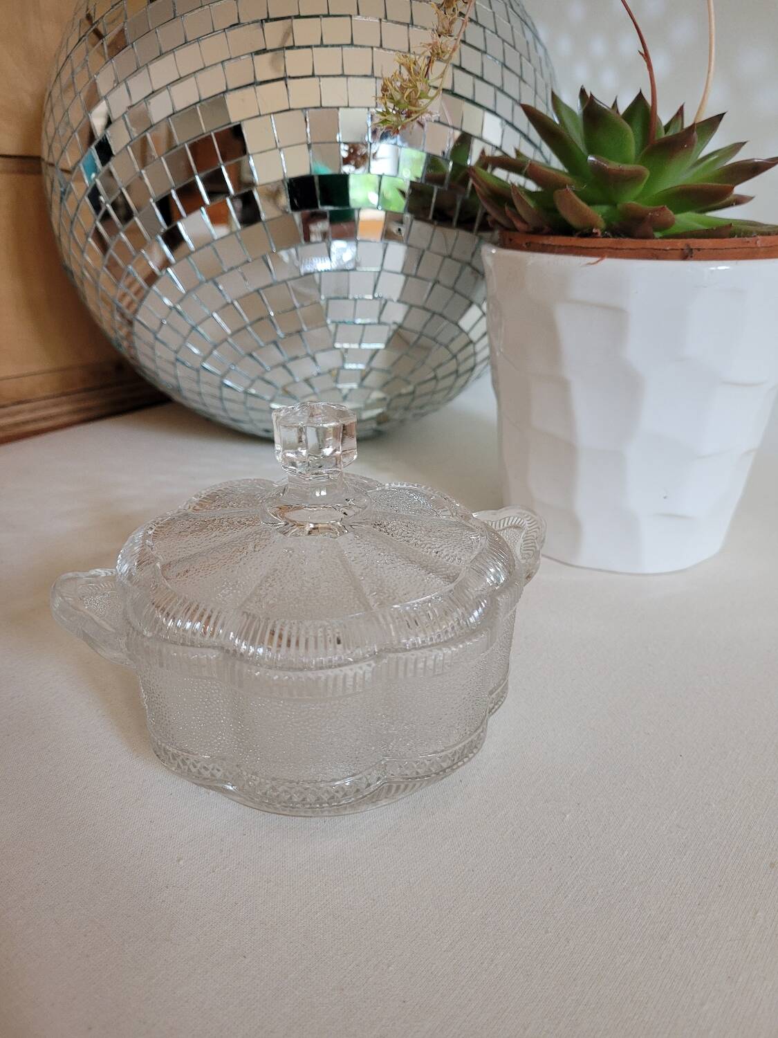 Boîte en verre moulé