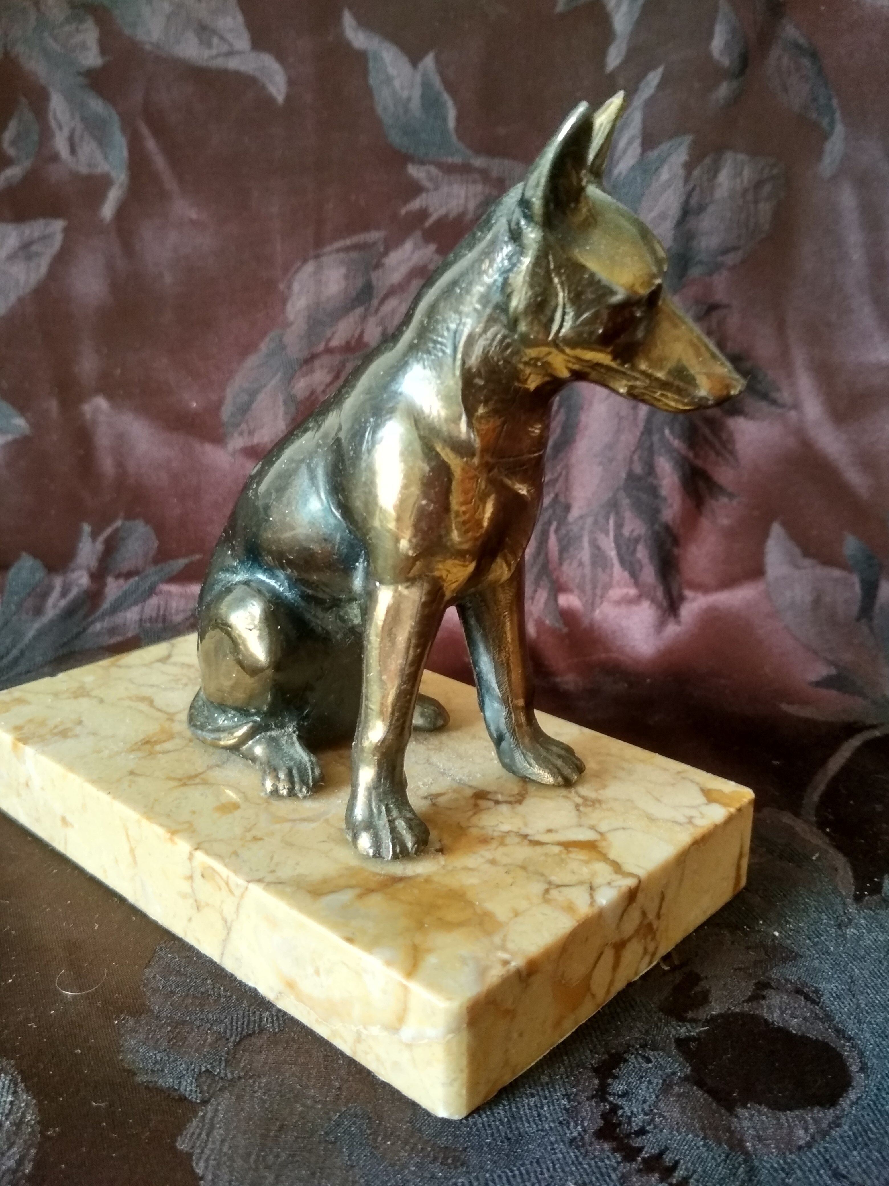 Greenhouse book dog sculpture regulates on marble slab