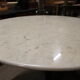 Table ronde en marbre et ses chaises