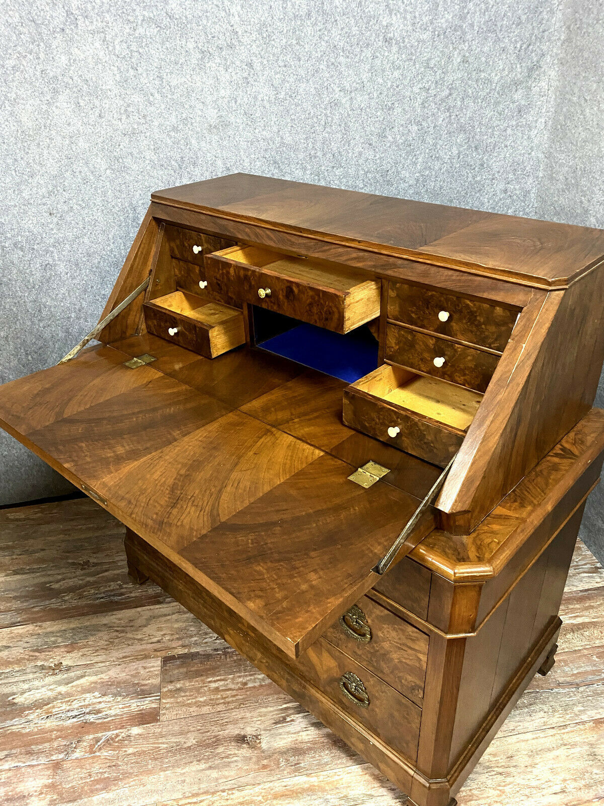 Commode scriban era Louis Philippe in walnut bramble around 1830