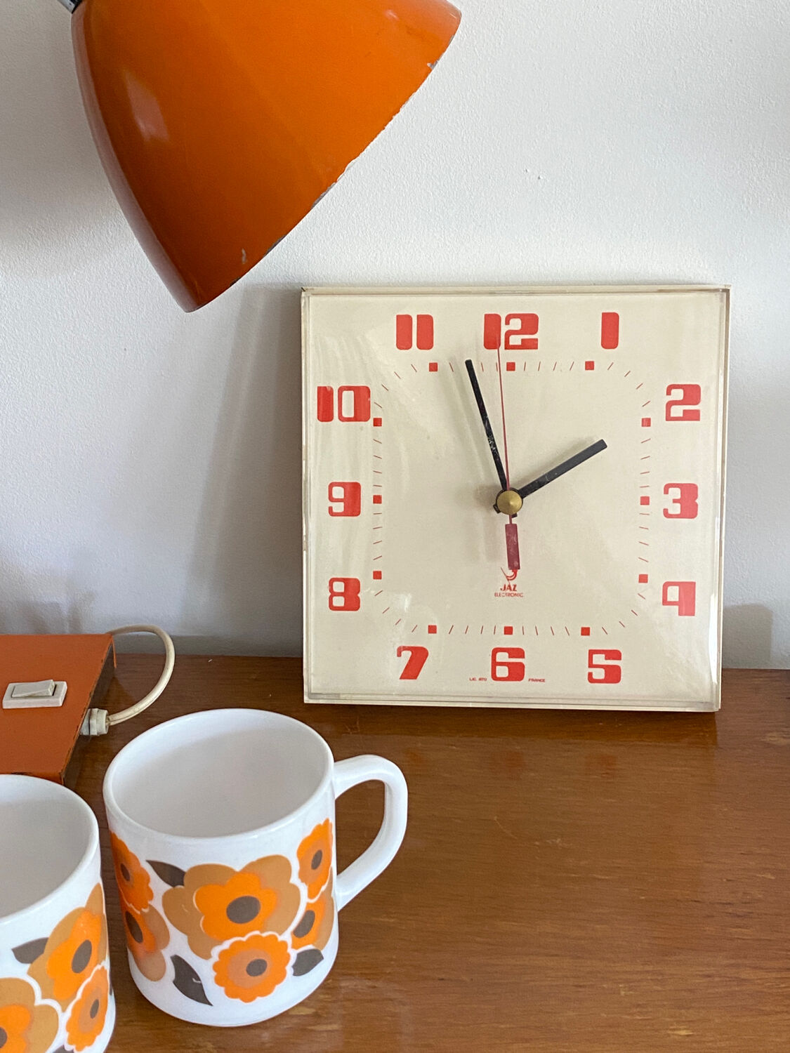 Jaz electronic vintage clock