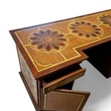 Pedestal desk
