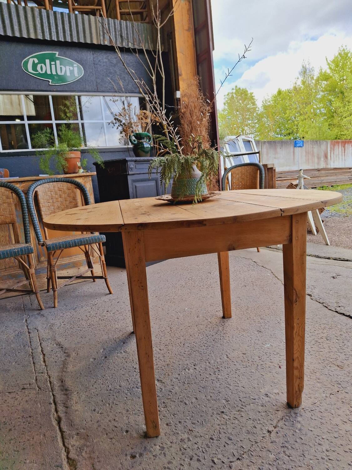 Old round table