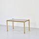 Table basse italienne du milieu du siècle en laiton tubulaire et verre fumé. Rétro.