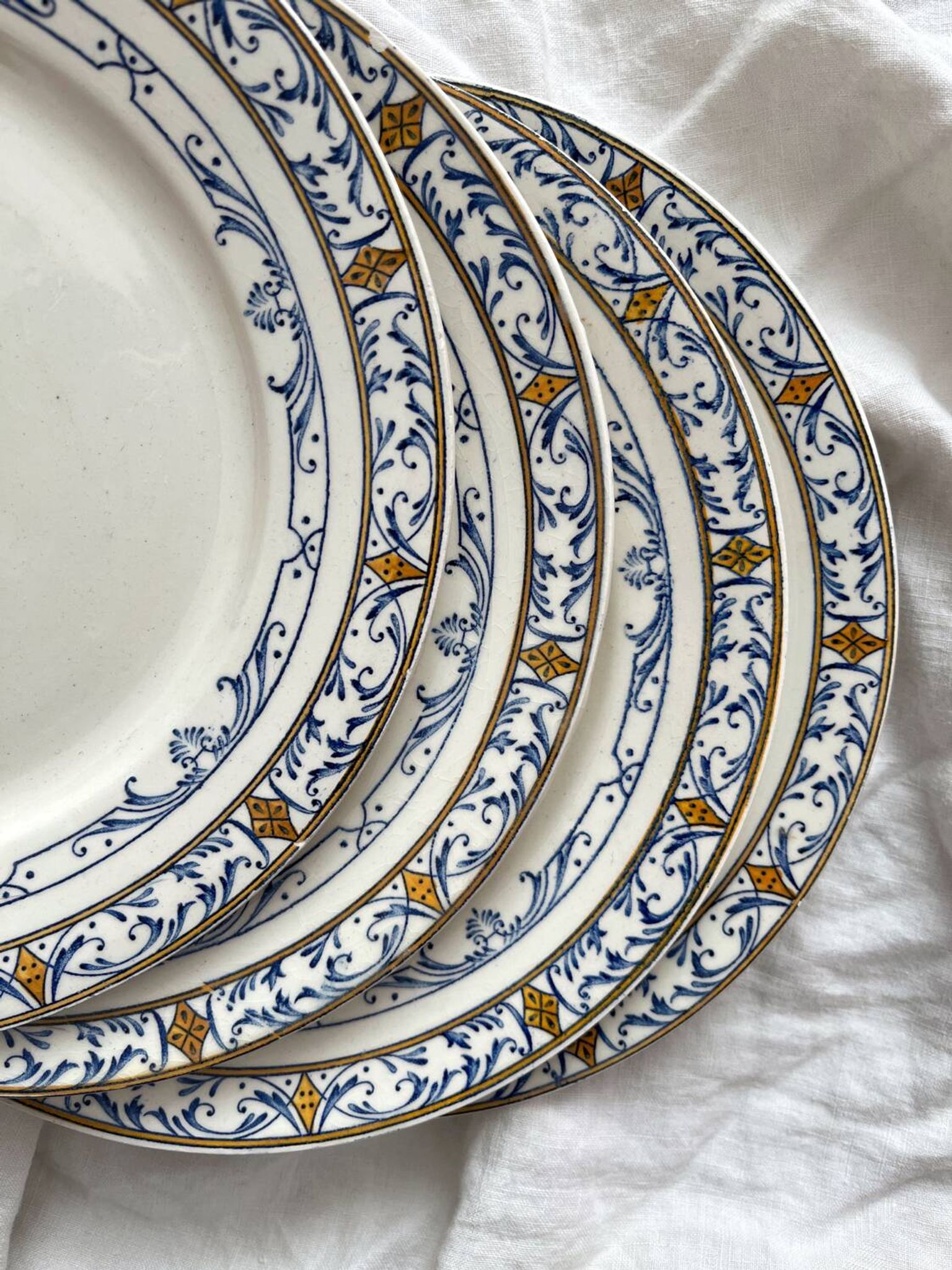 4 “Colbert” ironstone dessert plates from Creil and Montereau