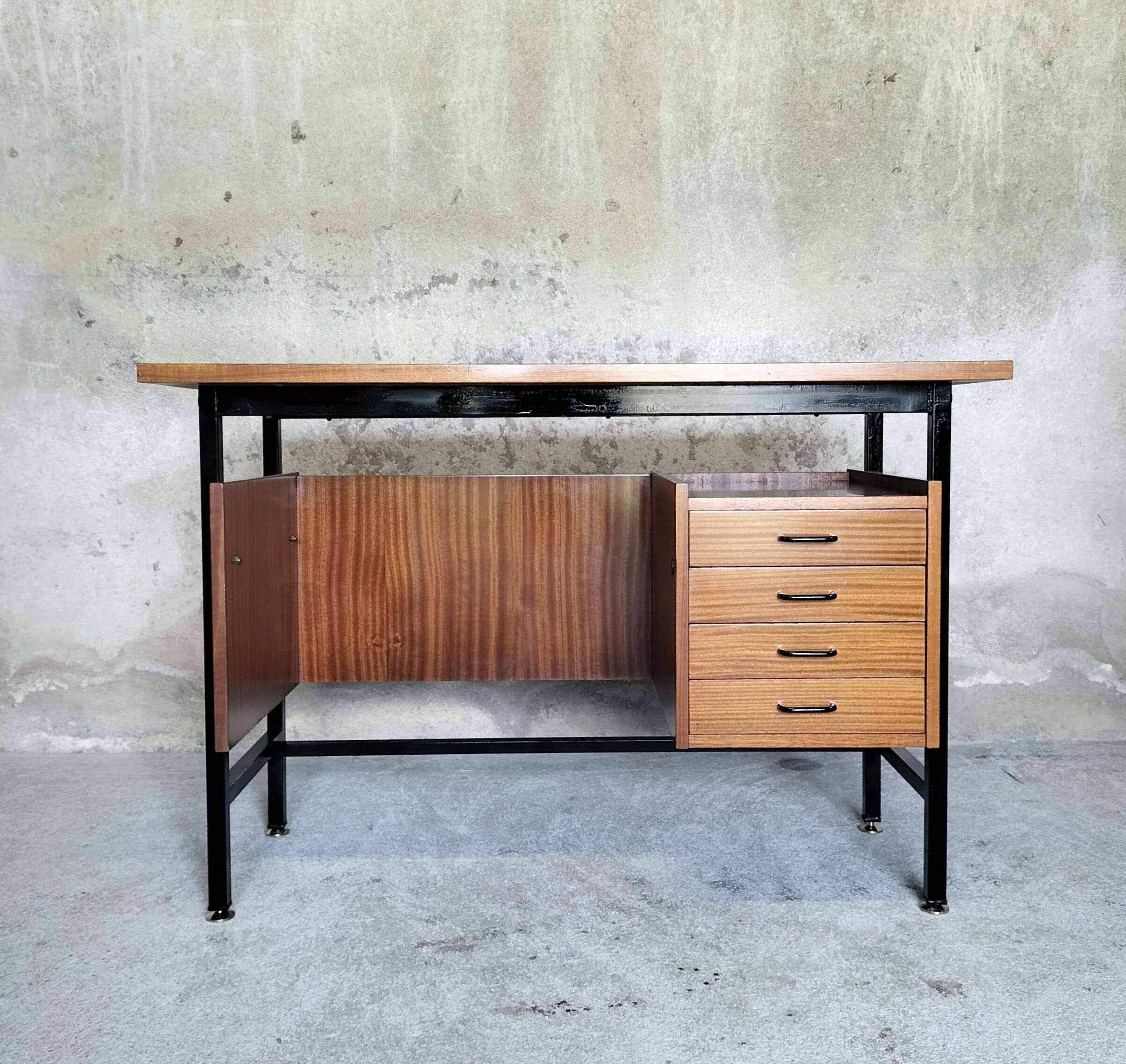 Modernist desk "Alasia"