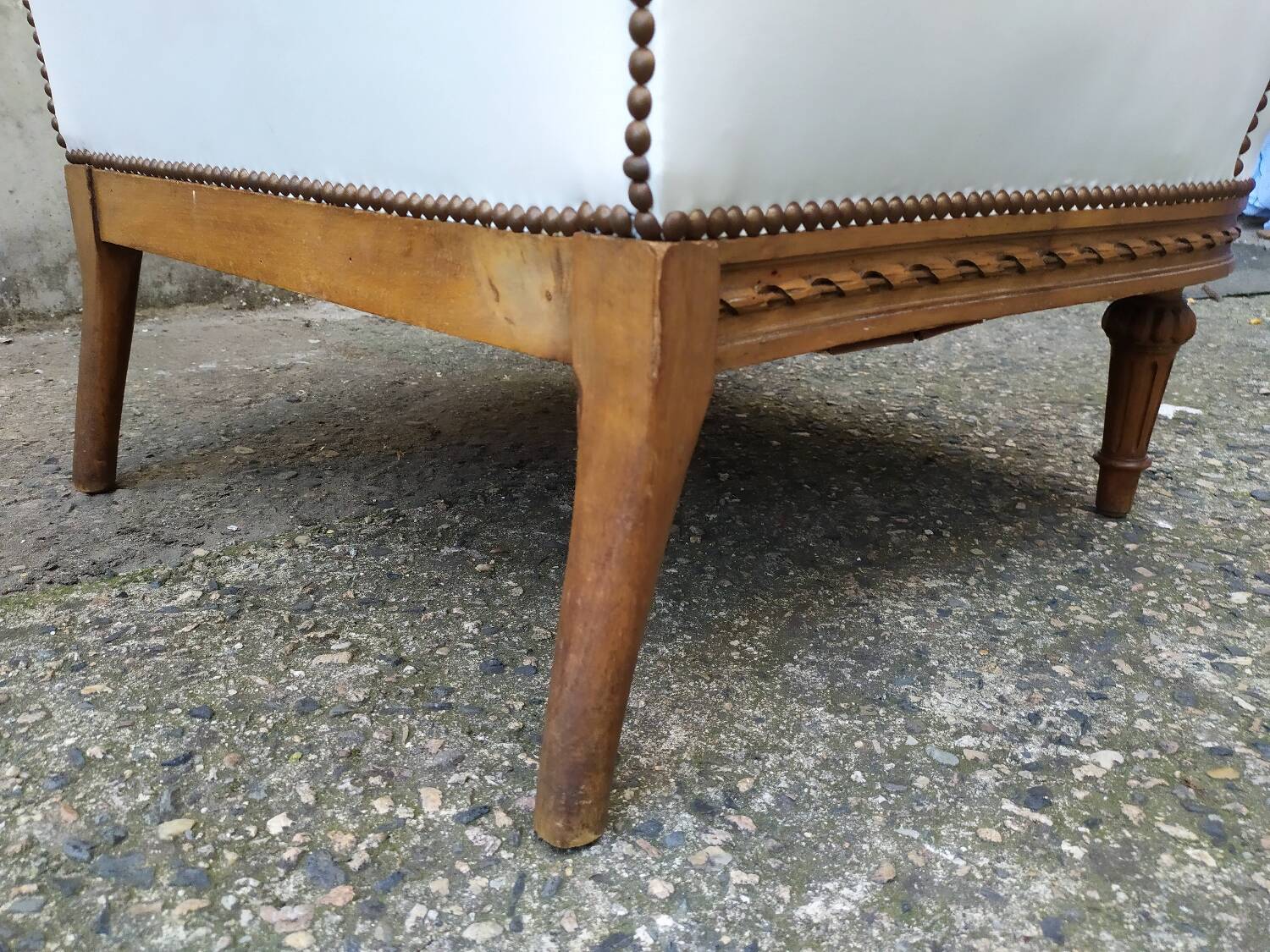 Paire de fauteuils Louis XVI