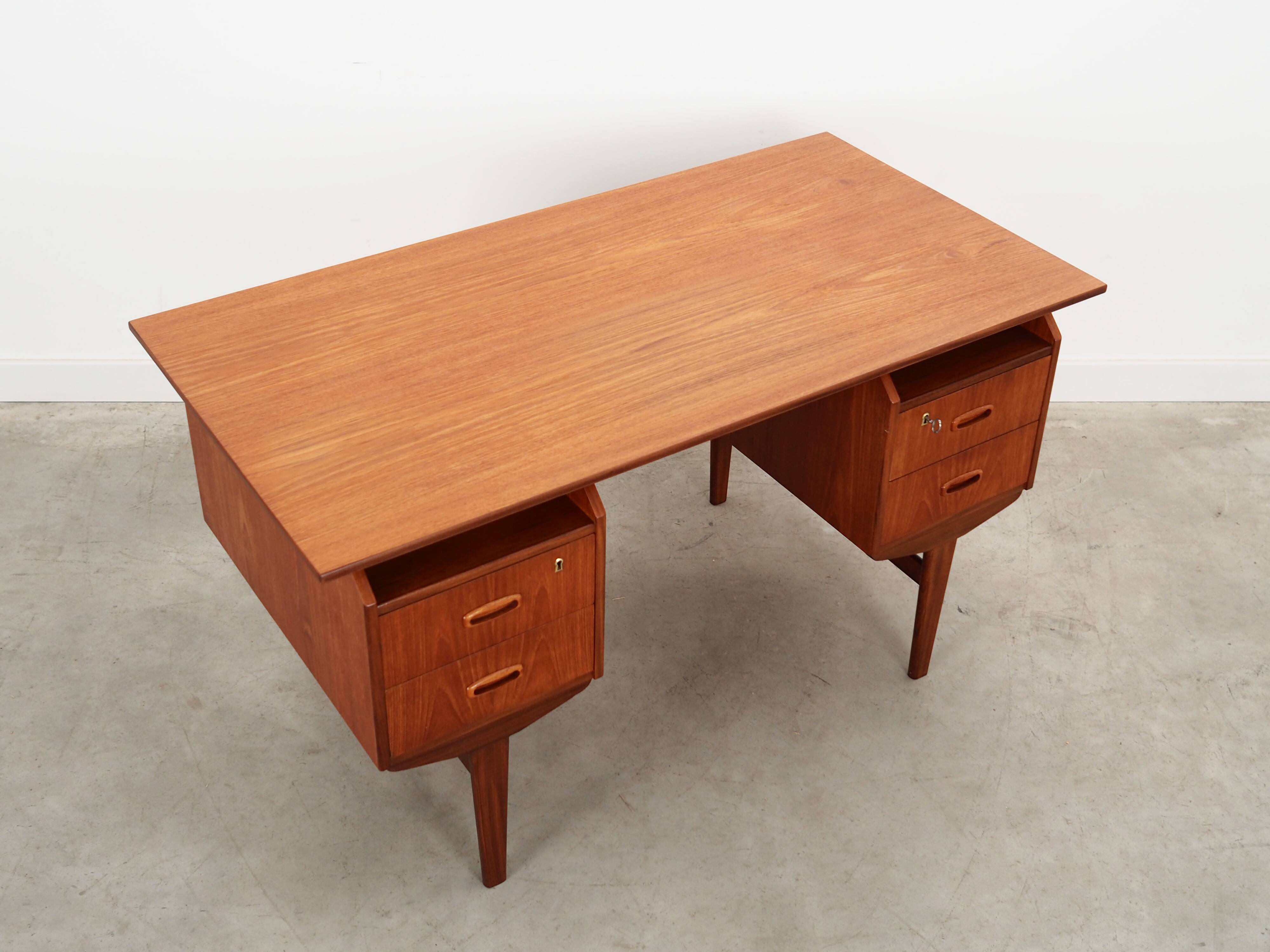 Teak desk, Danish design, 1970s, production: Denmark
