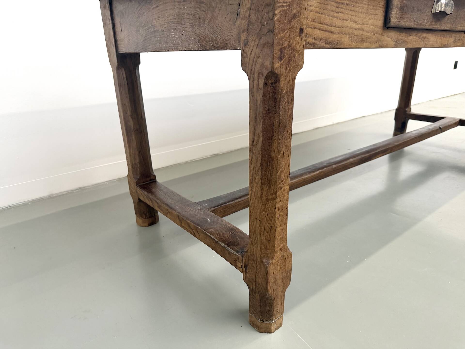 Authentic French farmhouse table from 1890 in solid oak with two drawers.