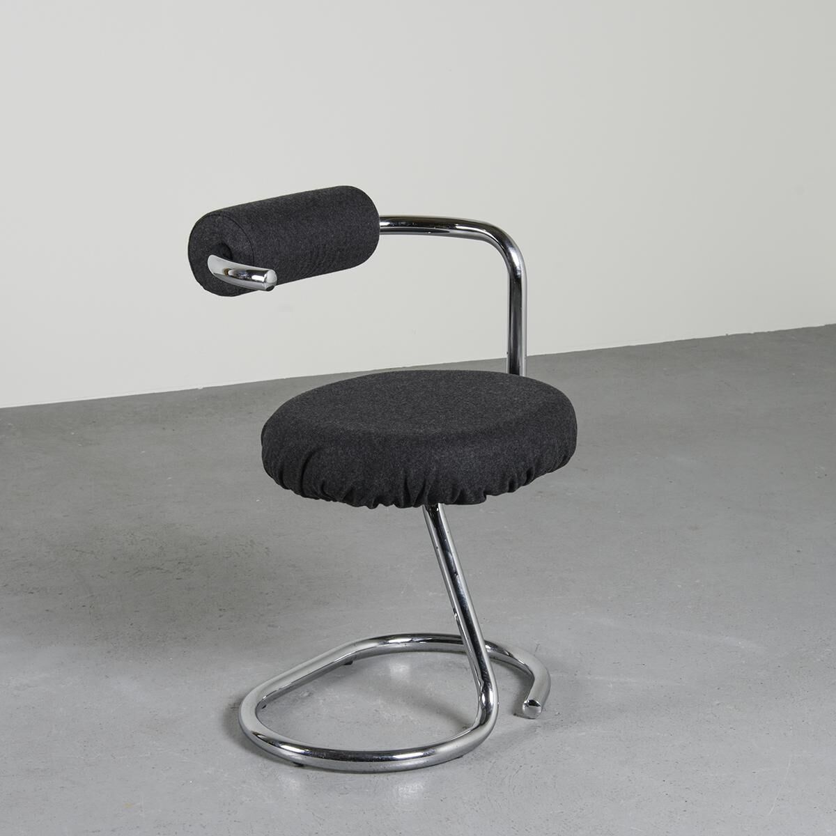 Lot de six chaises "Cobra" par Giotto Stoppino, circa 1970