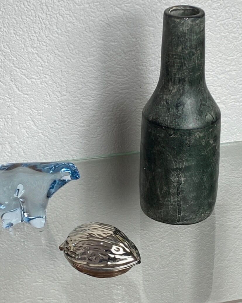 Nutcracker in the shape of a nut in silver-plated metal.
