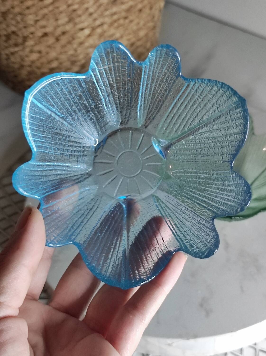 Flower-shaped glass bowls