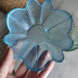 Flower-shaped glass bowls