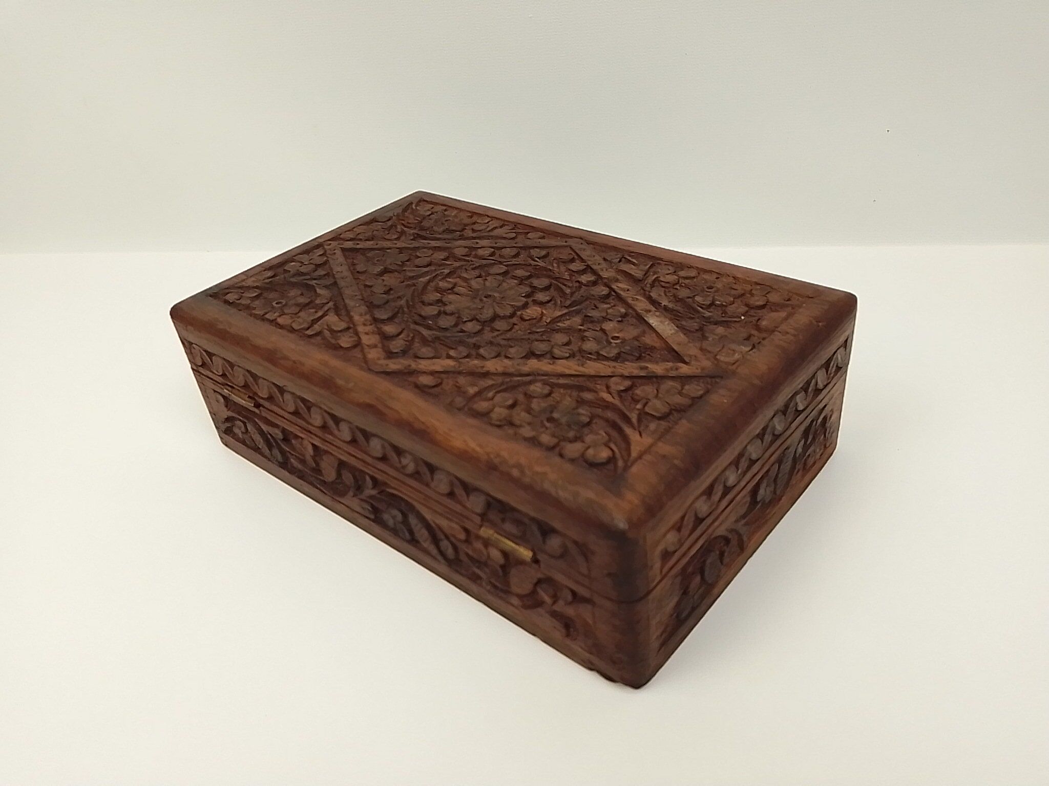 Rectangular wooden box deco hand-carved flowers