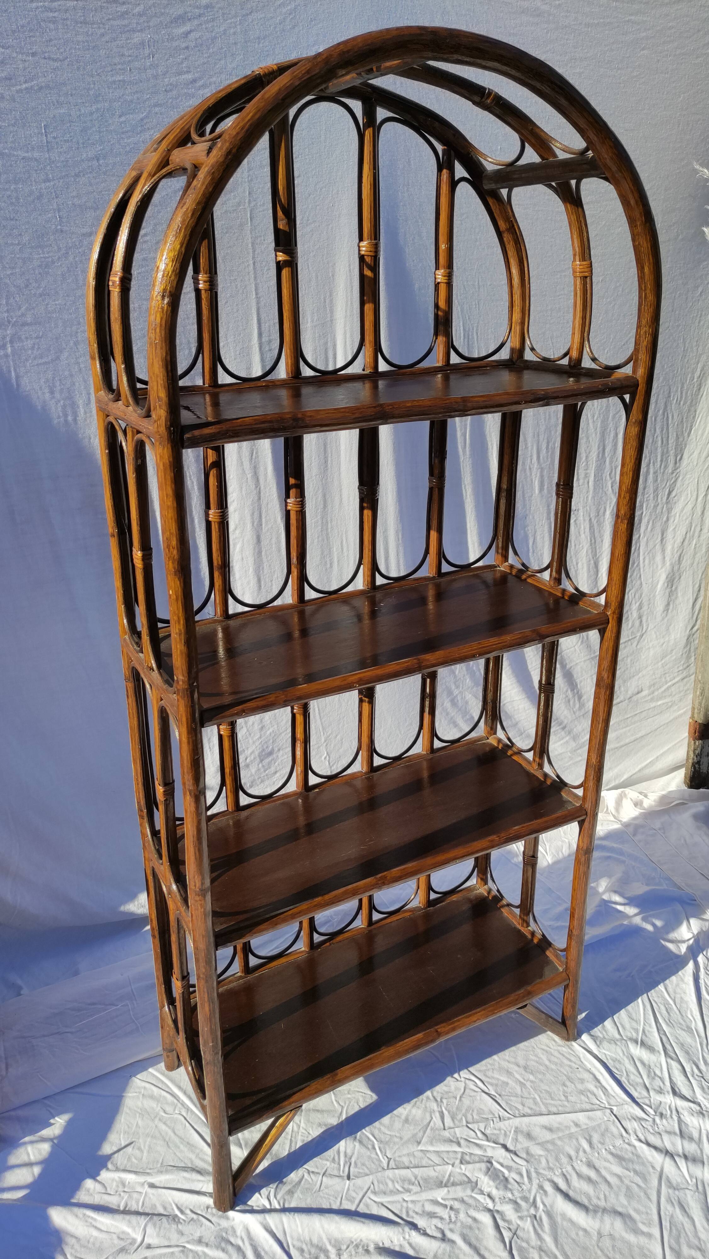 Étagère bibliothèque en rotin vintage
