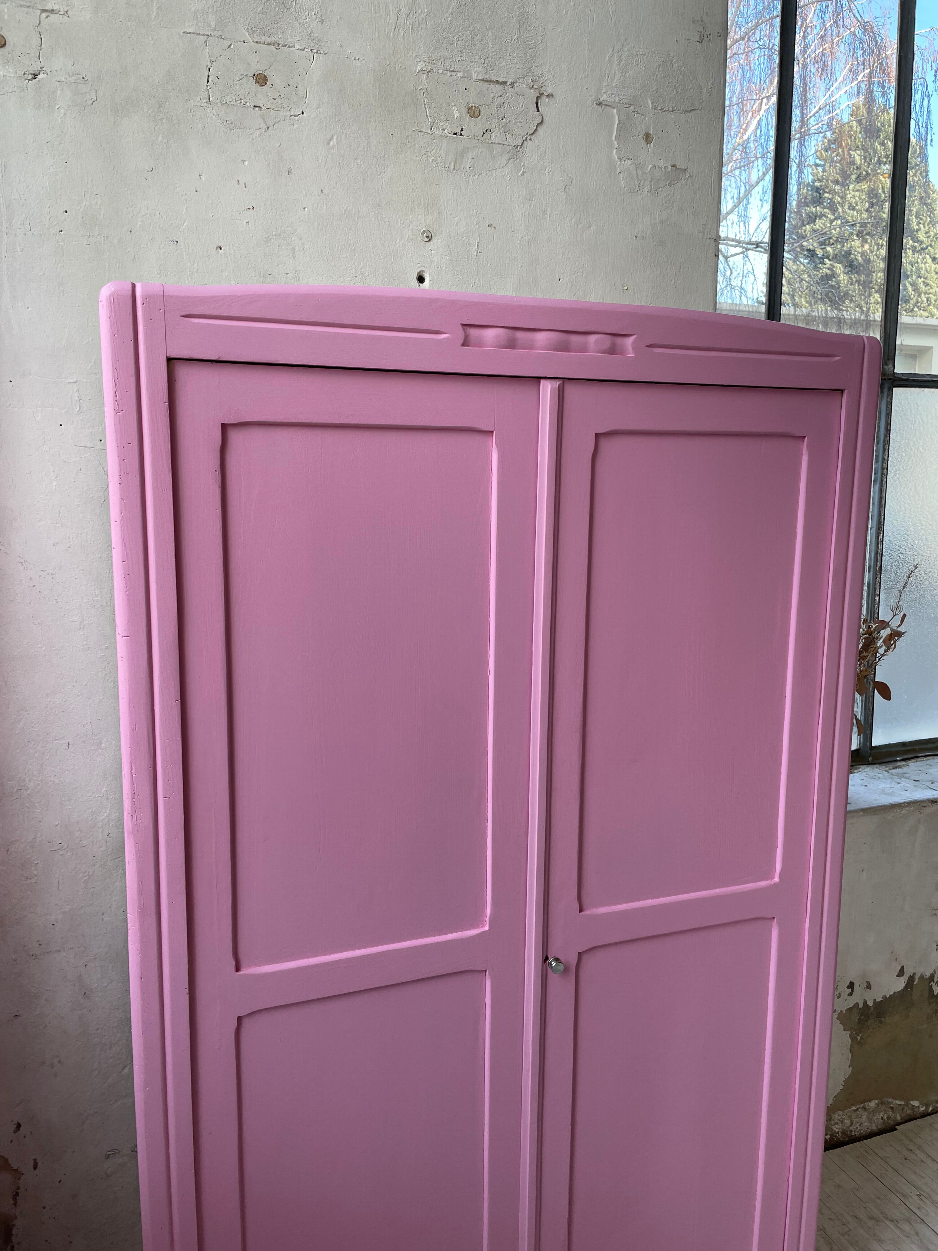 Pink knitted cabinet
