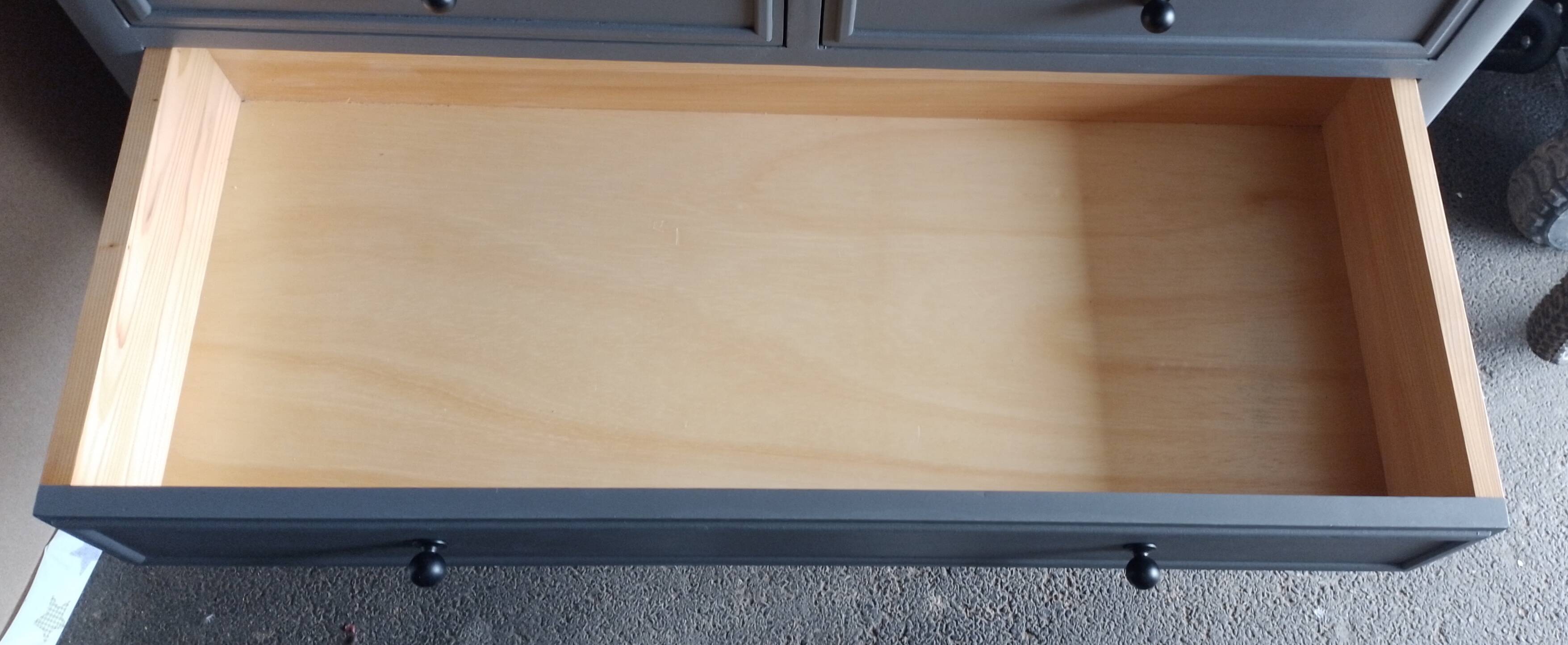 Chest of drawers with large drawers