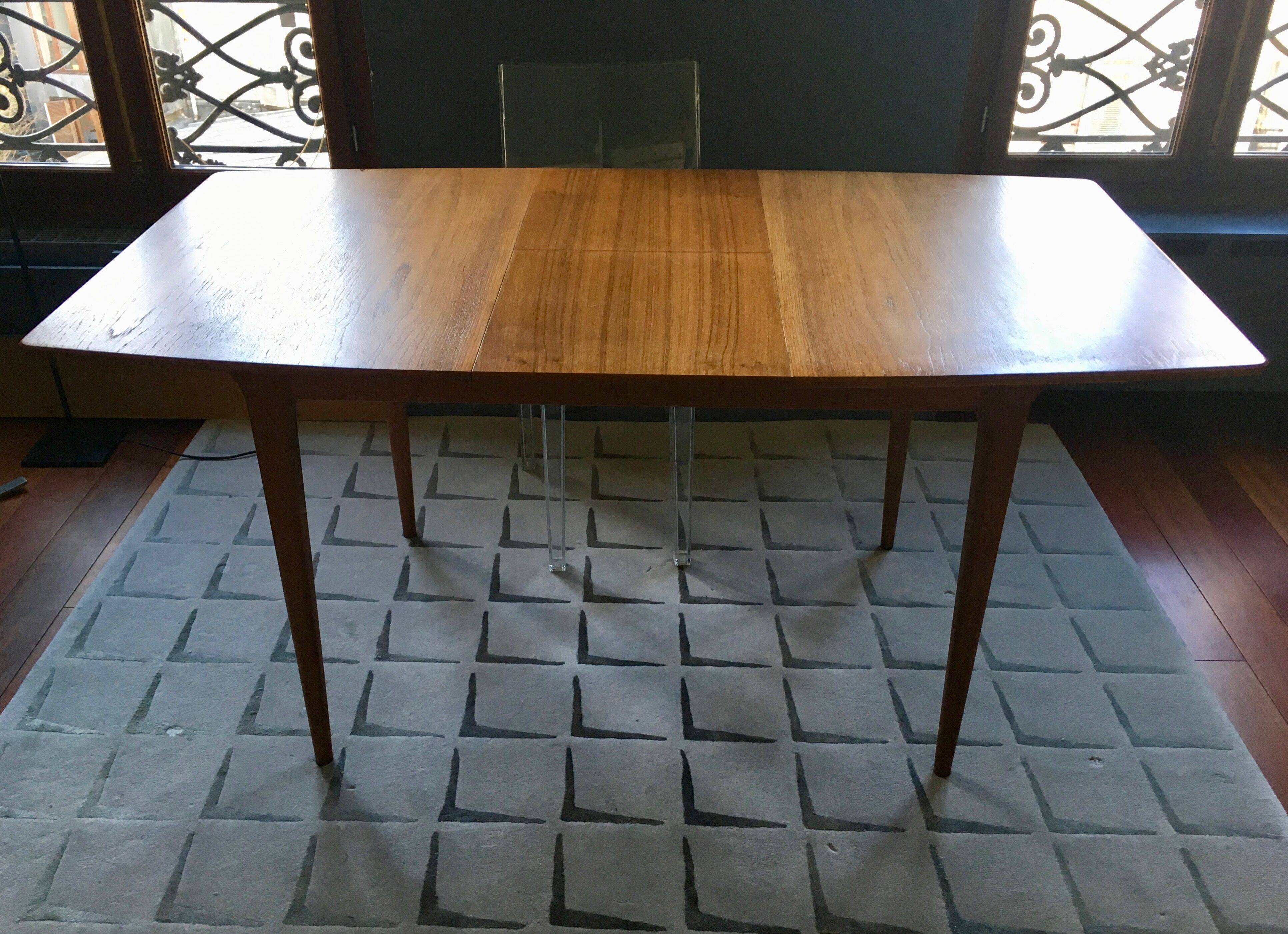 McIntosh's vintage expandable dining table