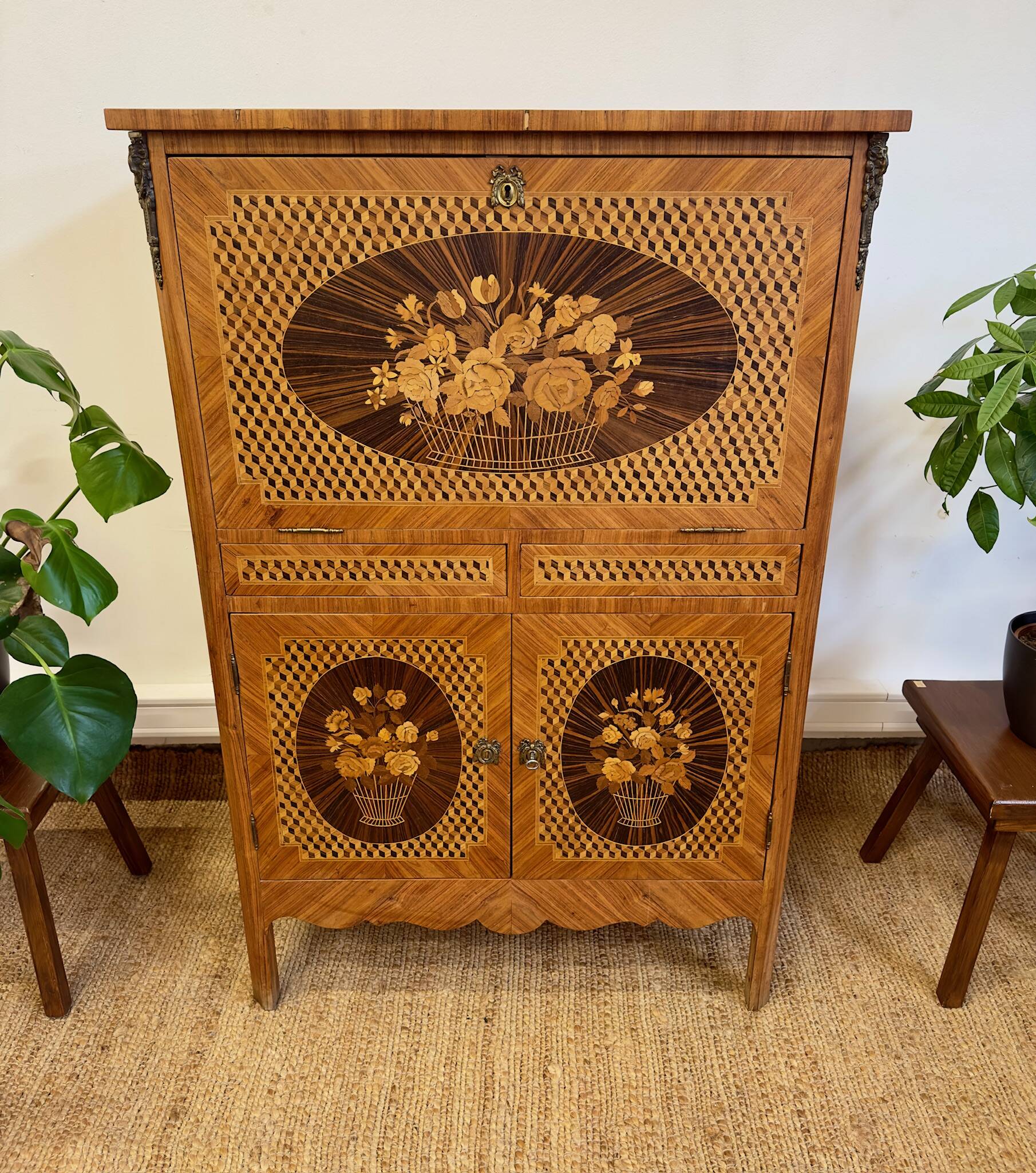 Wooden drop-leaf secretary in Louis XV style – Floral decoration
