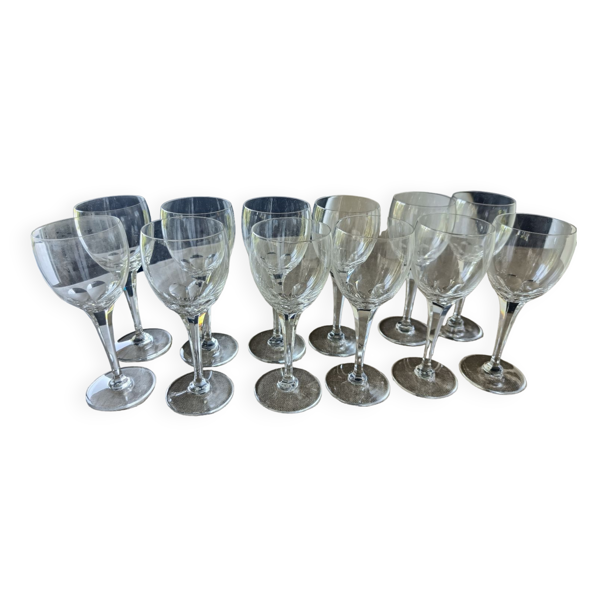 12 verres à vin Lalique modèle Tuileries