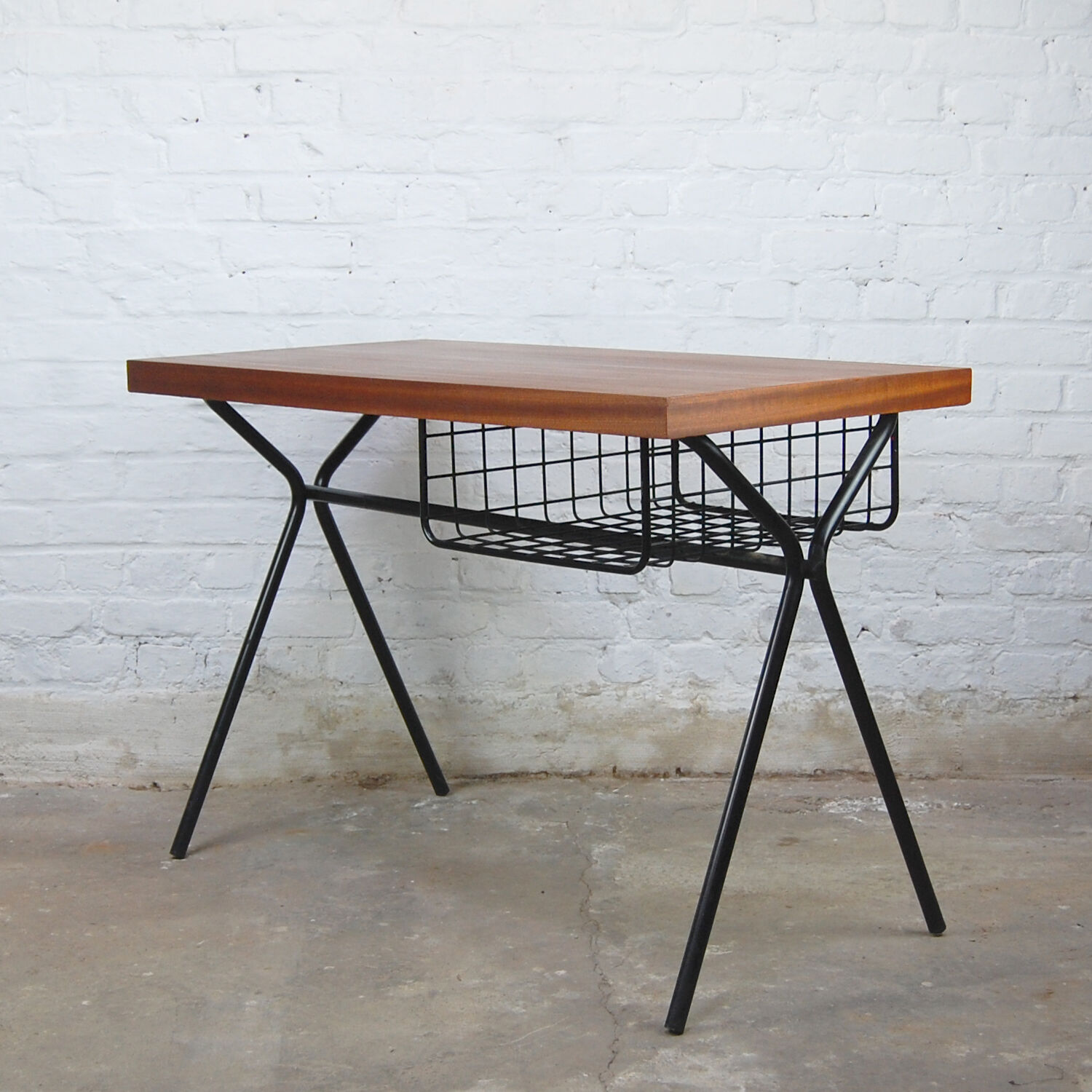 Vintage Johnny desk by Pierre Guariche for Meurop 1963