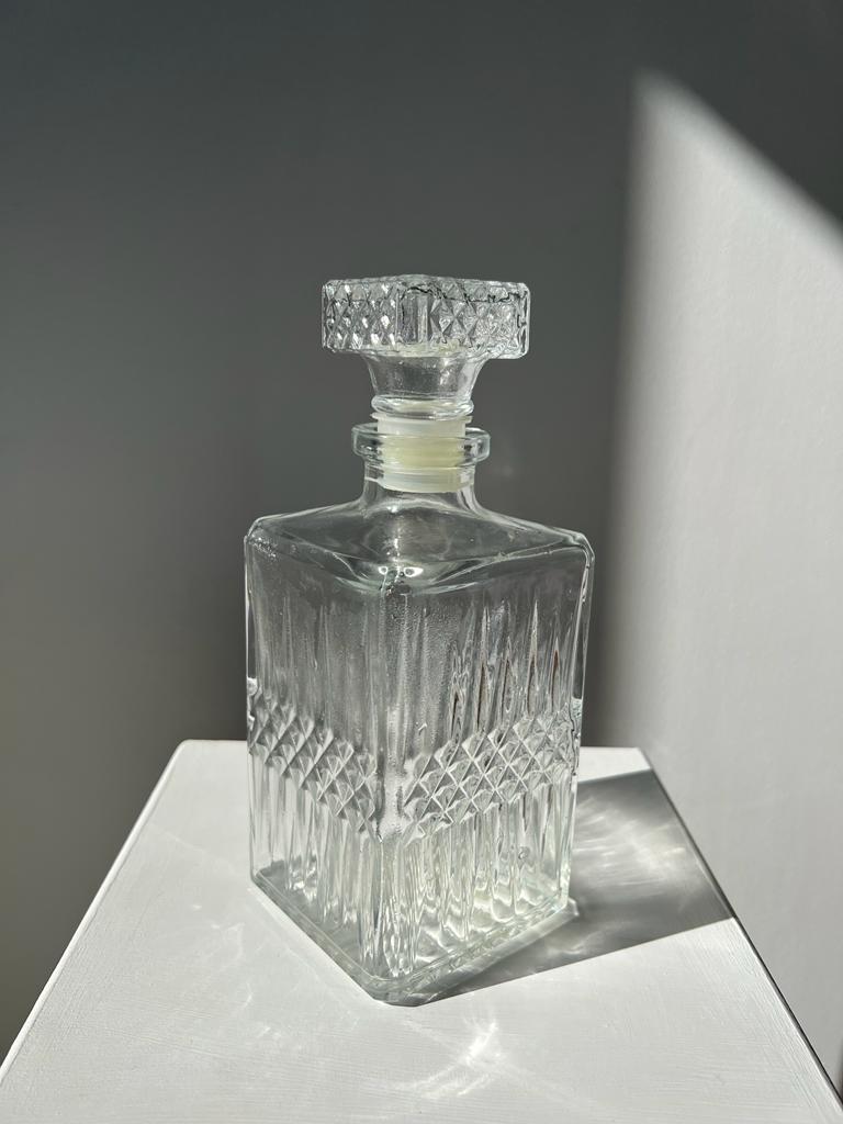Vintage glass whiskey decanter H:22cm