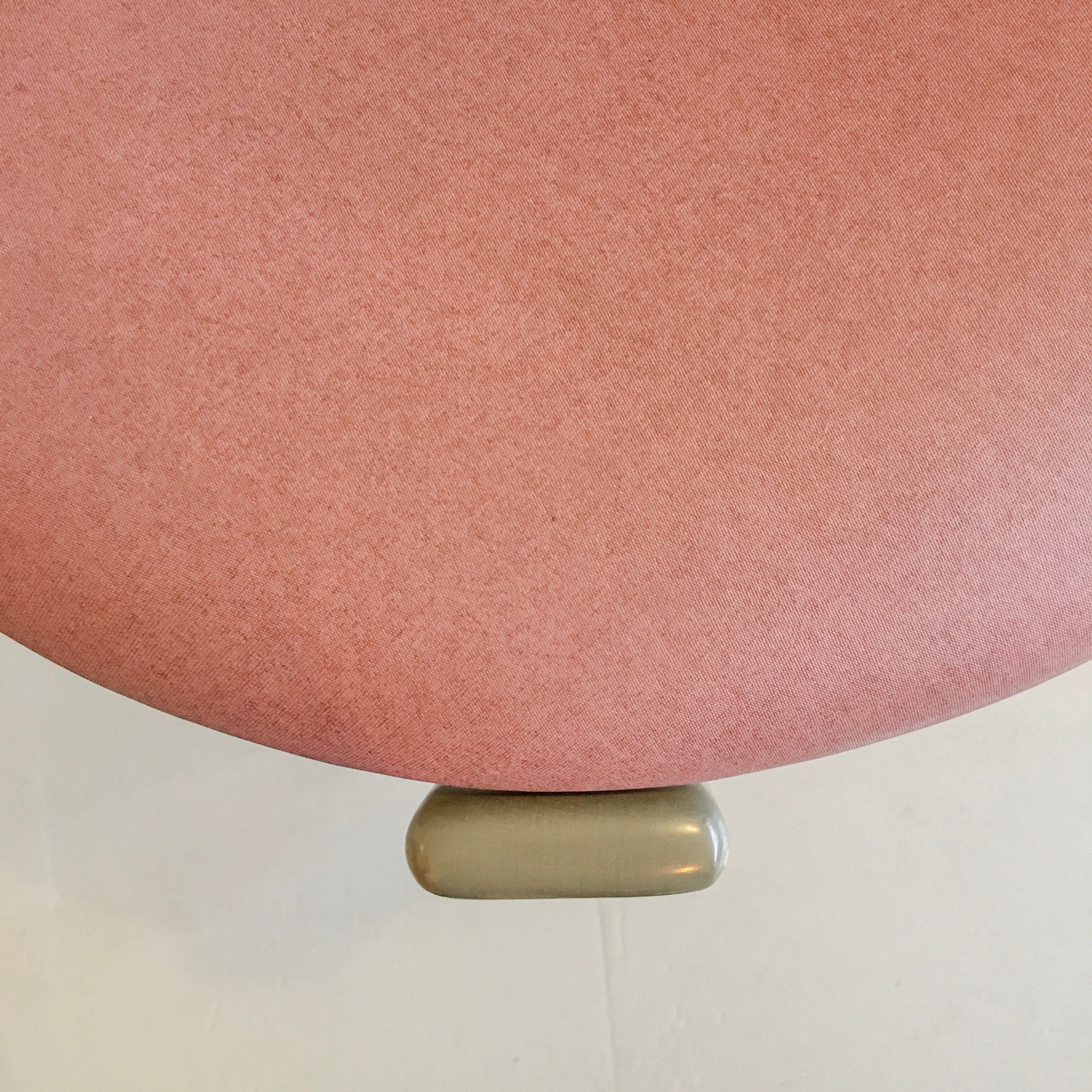 Tabouret version rose par Bruno Rey pour Dietiker, Suisse, 1970s