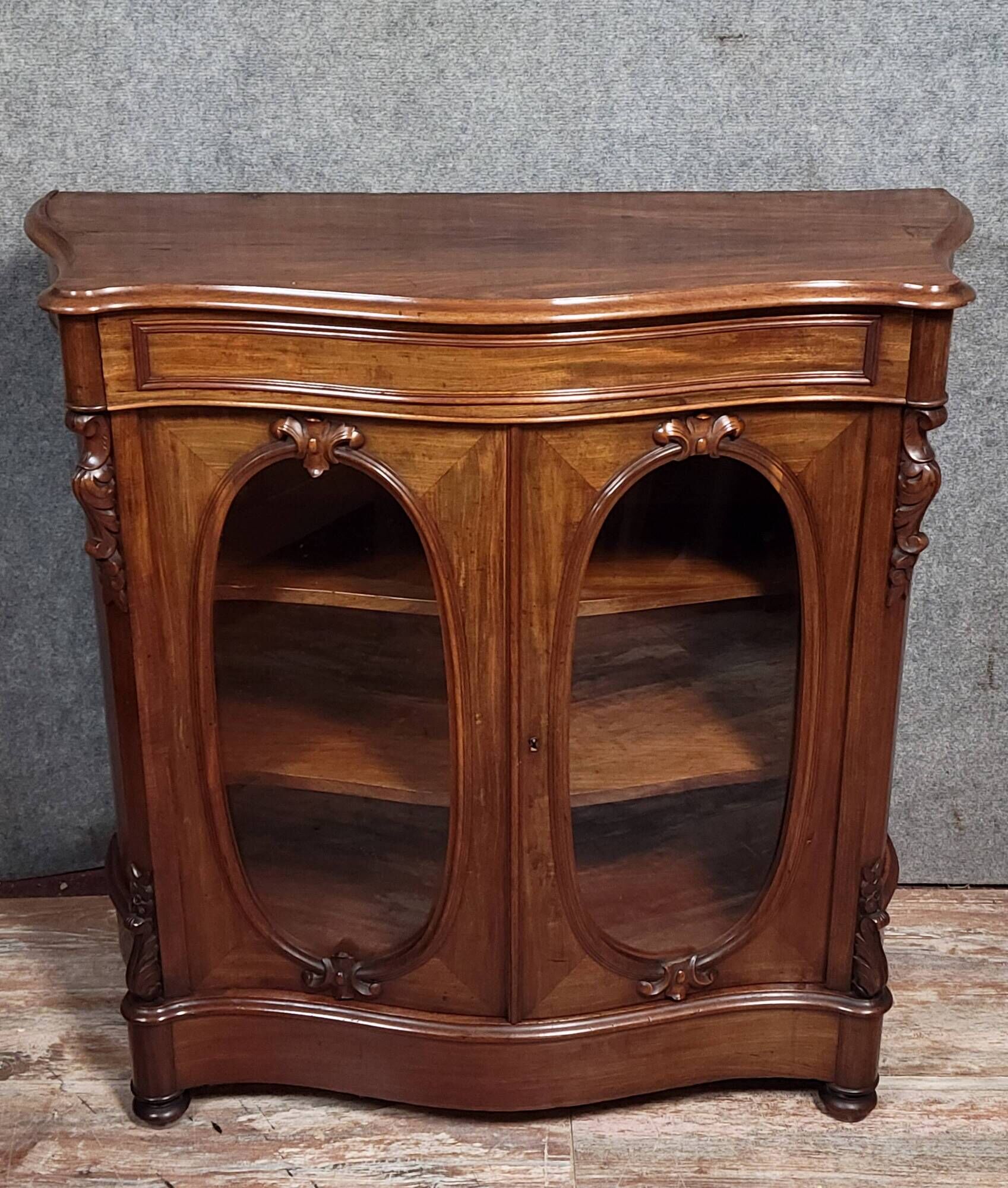 Superb curved display cabinet from the Napoleon III period in mahogany