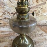 Ancienne lampe pétrole piédestal laiton & corps verre