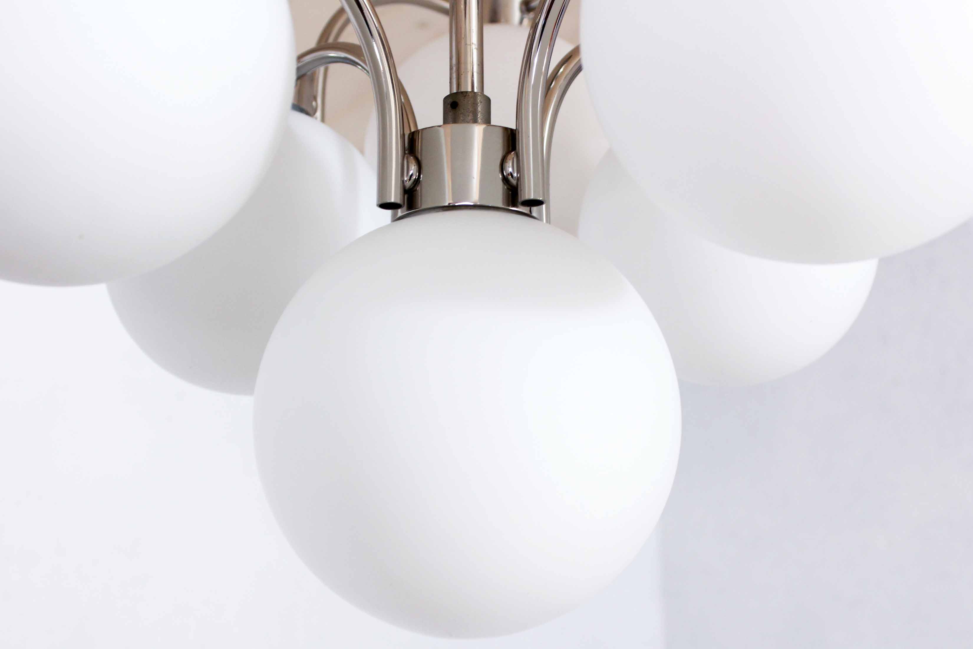 Sputnik suspension at 9 opalines