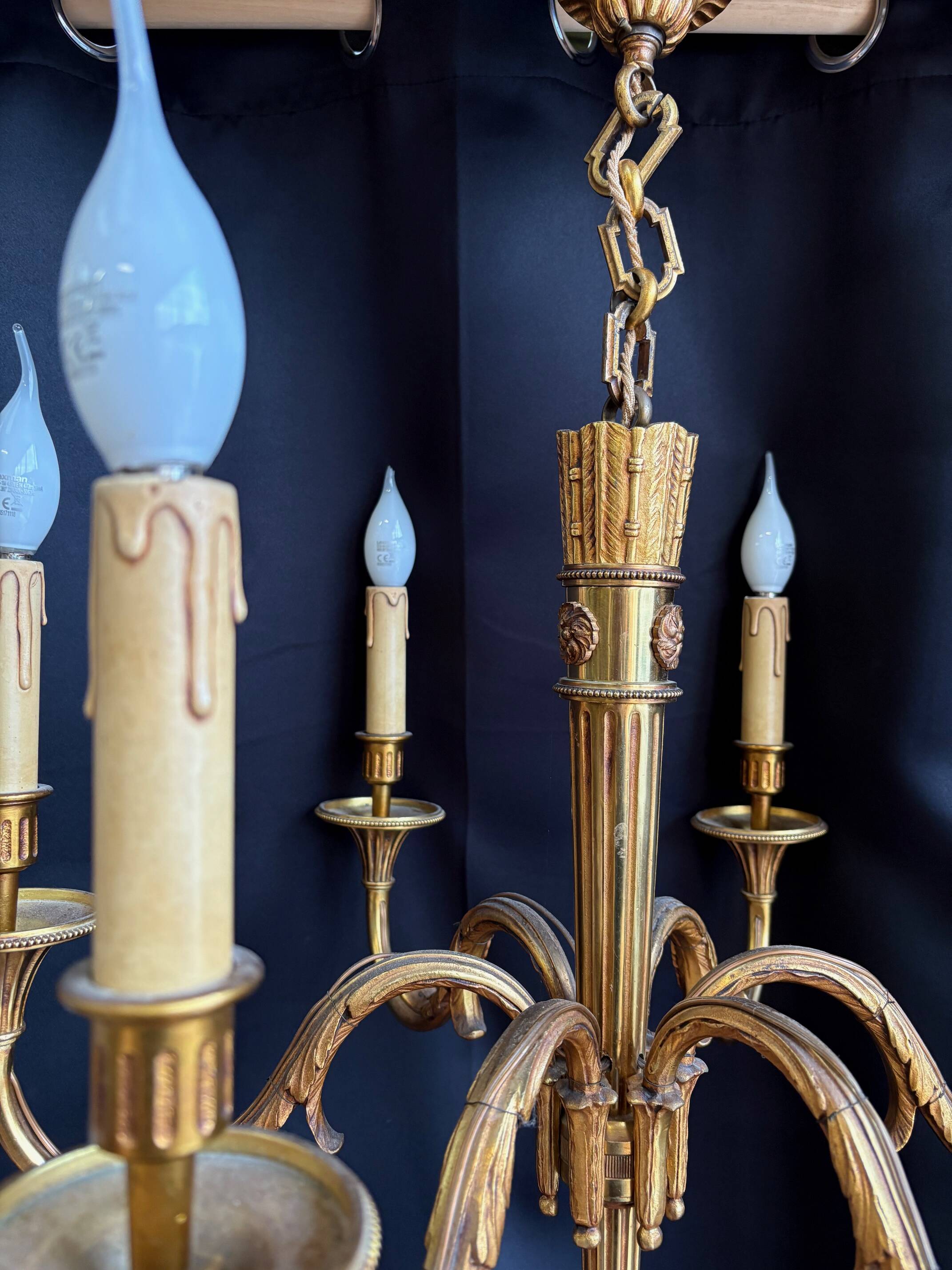 Louis XIV chandelier in gilded bronze – 6 light arms