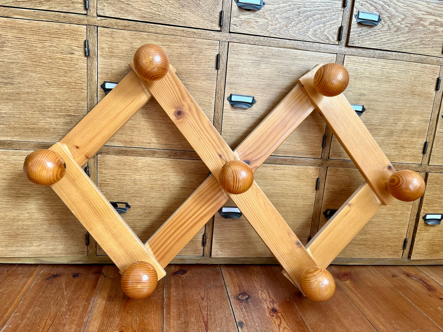 Pine accordion coat rack