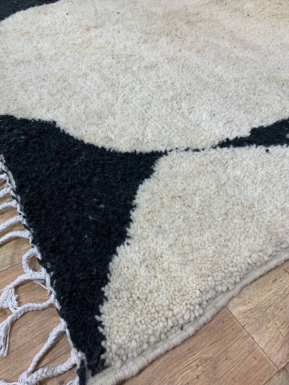 Handmade moroccan berber rug 140 x 96 cm