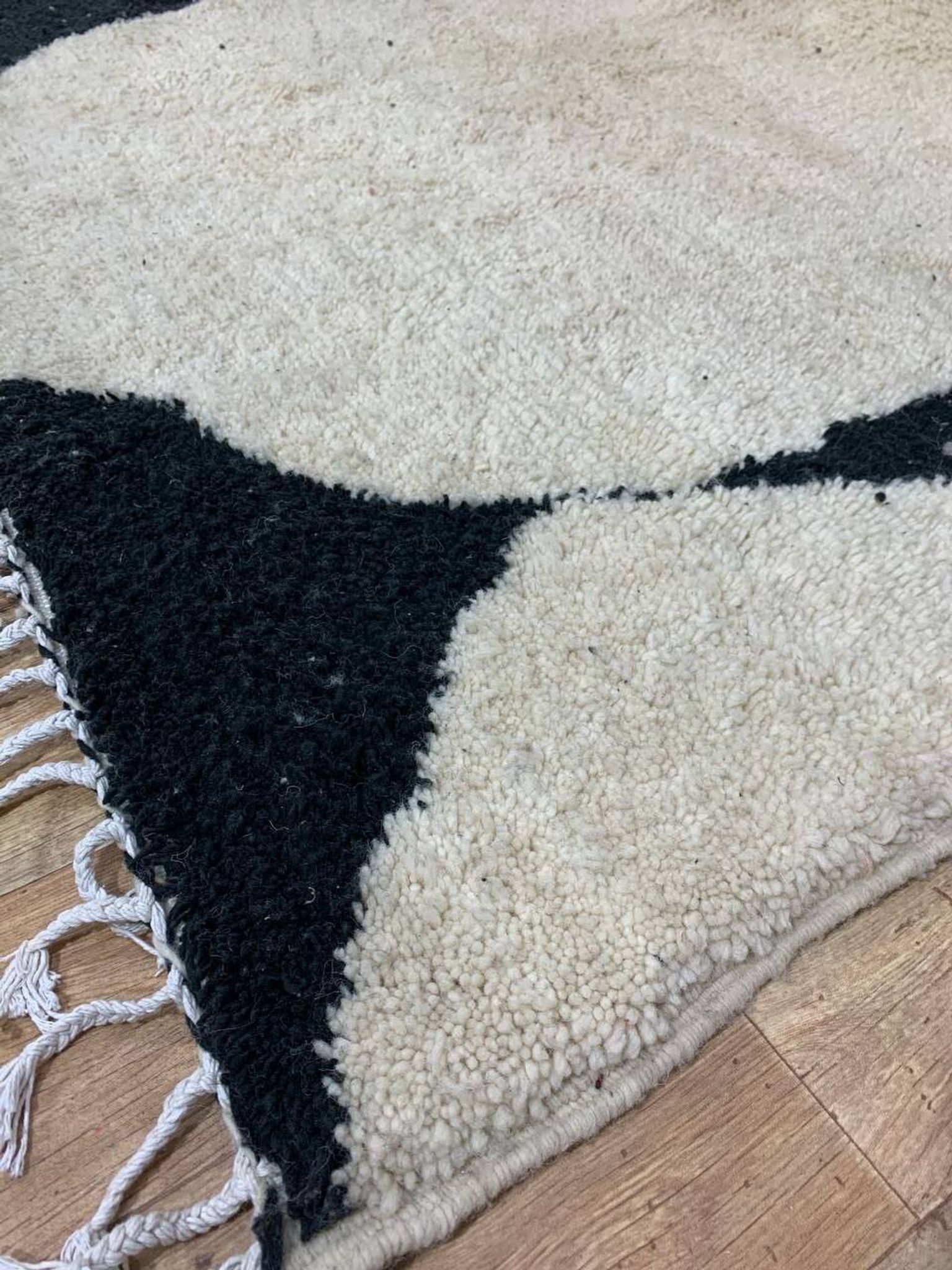 Handmade moroccan berber rug 140 x 96 cm