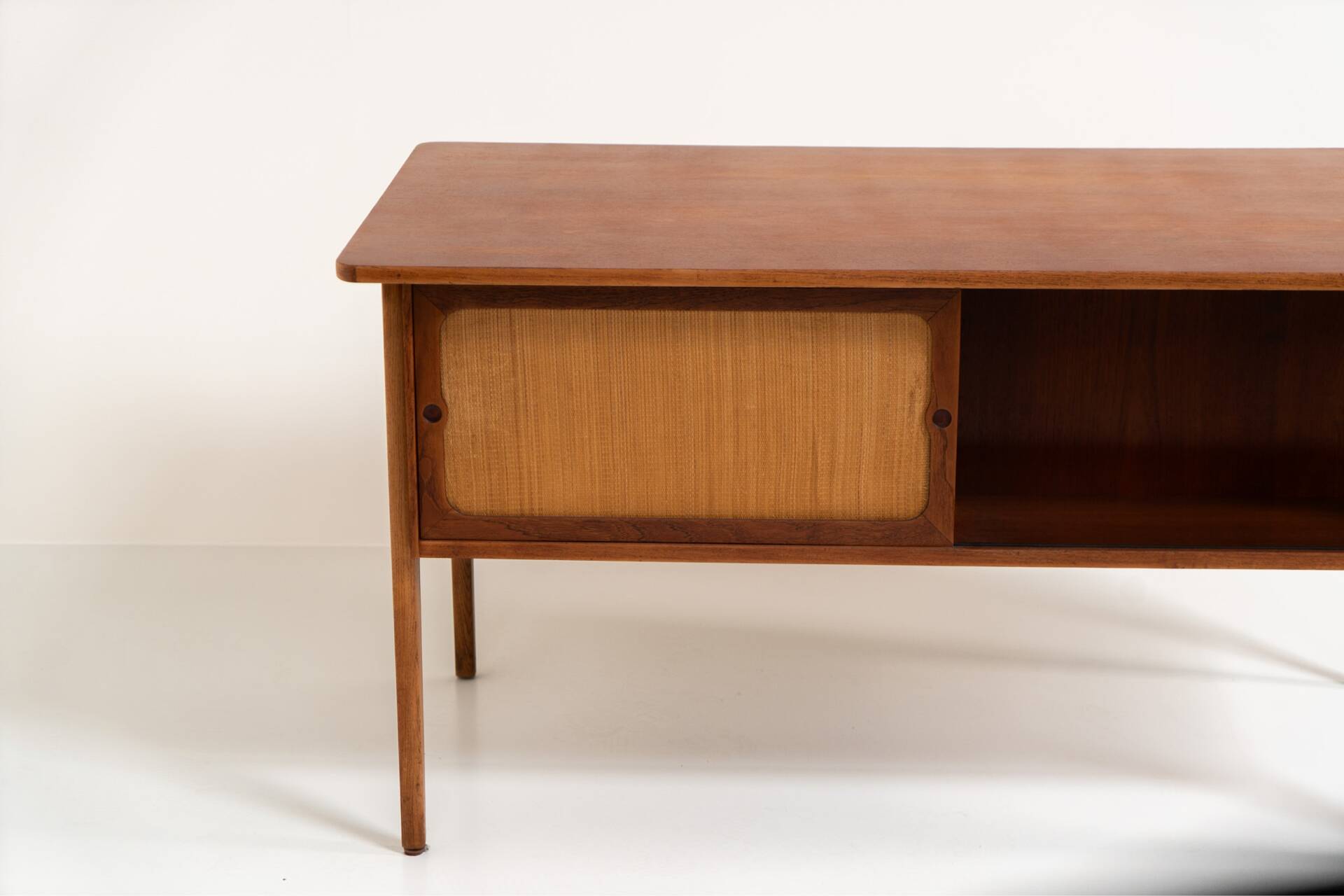 Bureau danois en teck, années 1960.