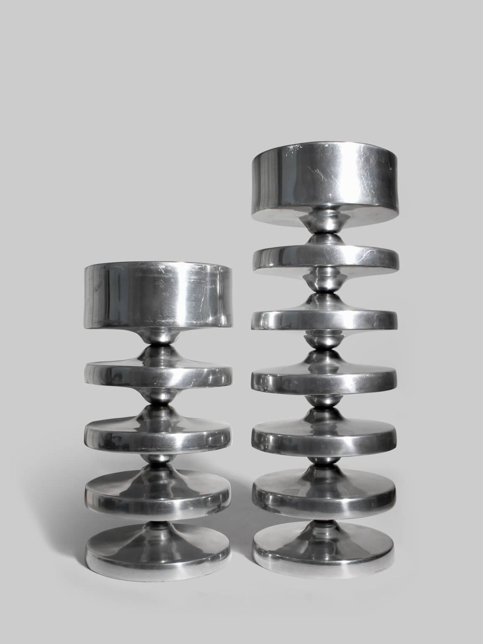 Paire de bougeoirs en aluminium avec bordure