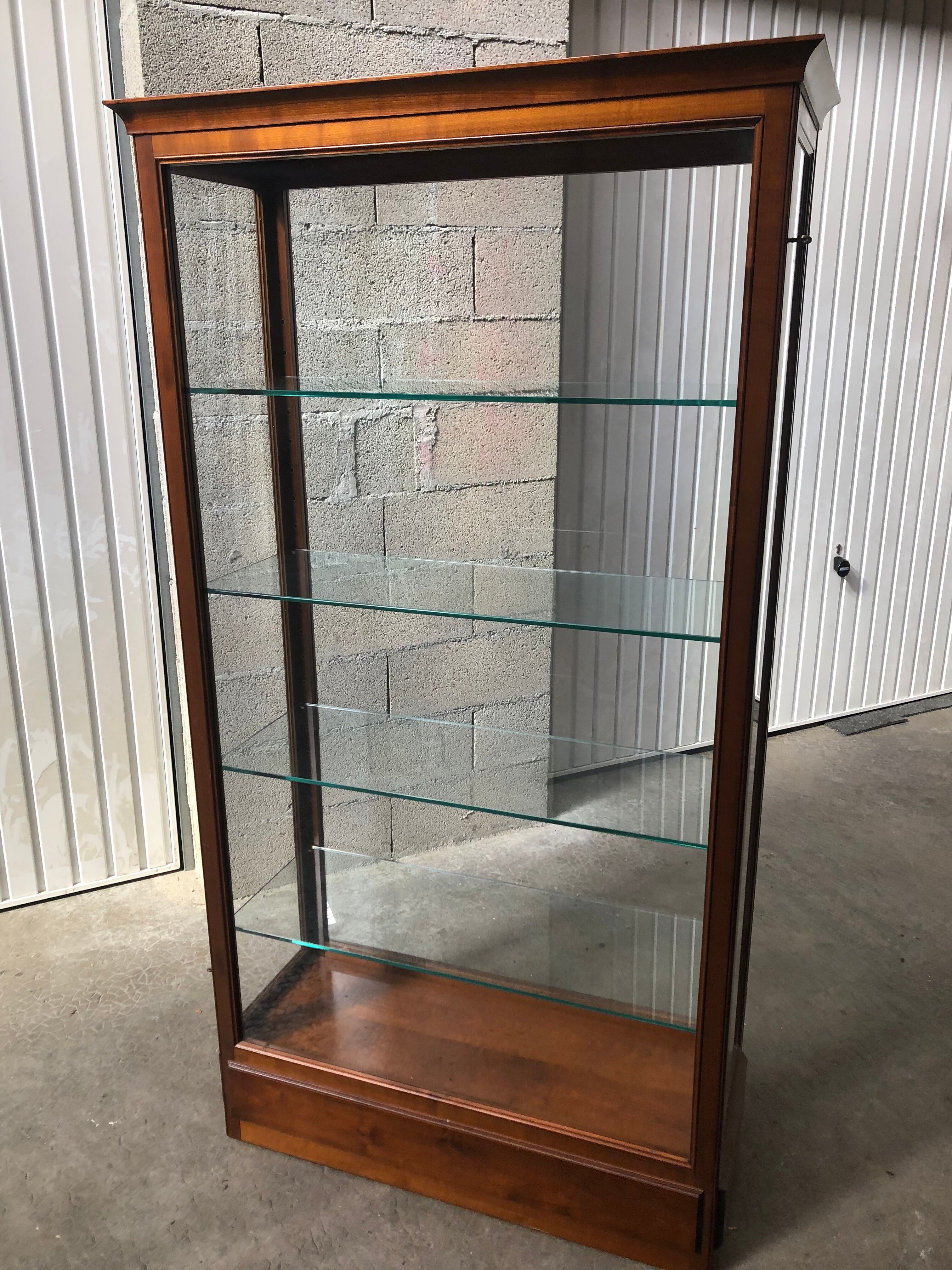Clear mahogany showcase 40/50 years