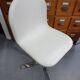 Chaise skaï blanche