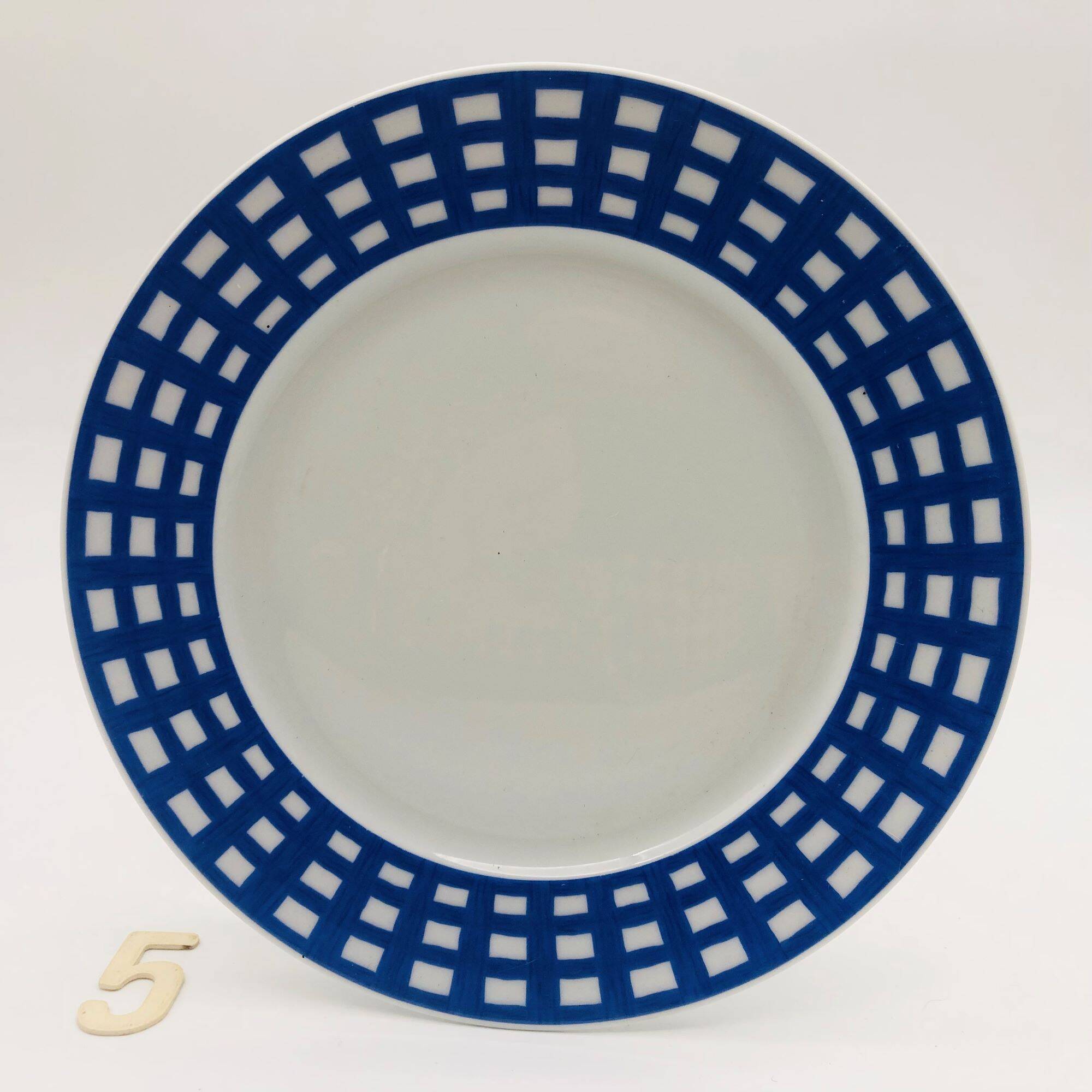6 Guy Degrenne porcelain plates.
