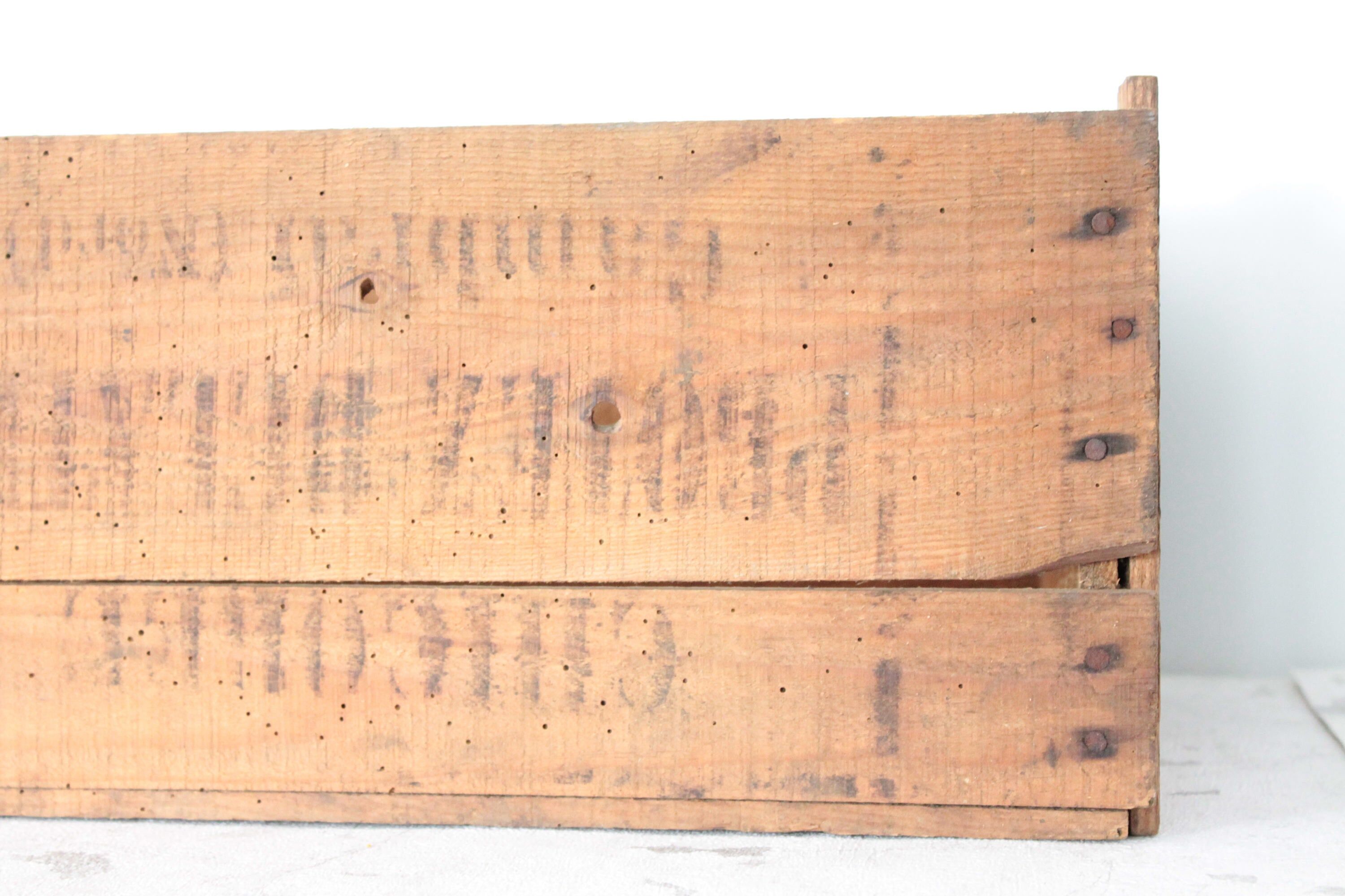 Caisse ancienne de transport en bois
