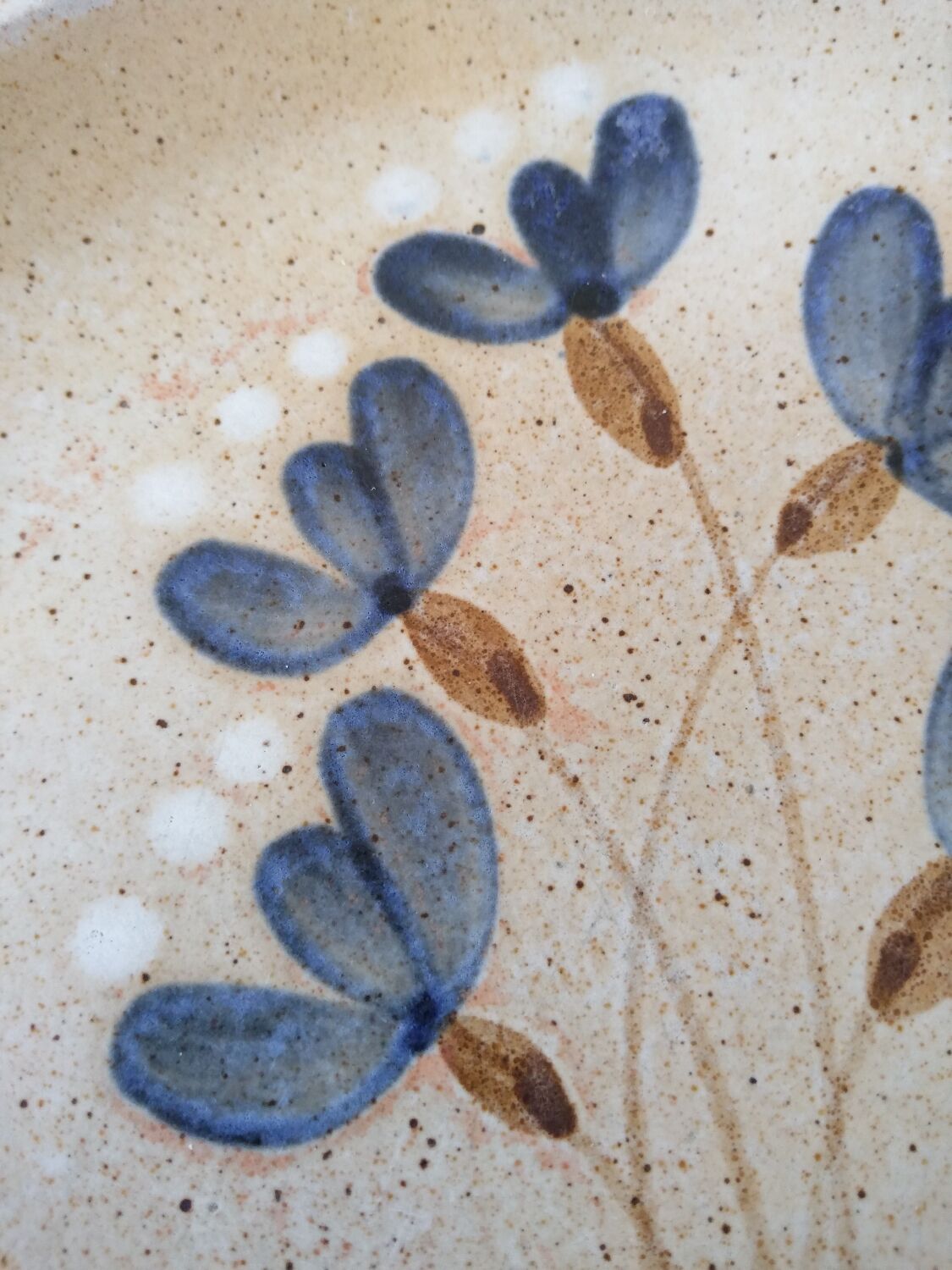 Flat plate in Marais sandstone France beige with blue, white and brown floral decoration