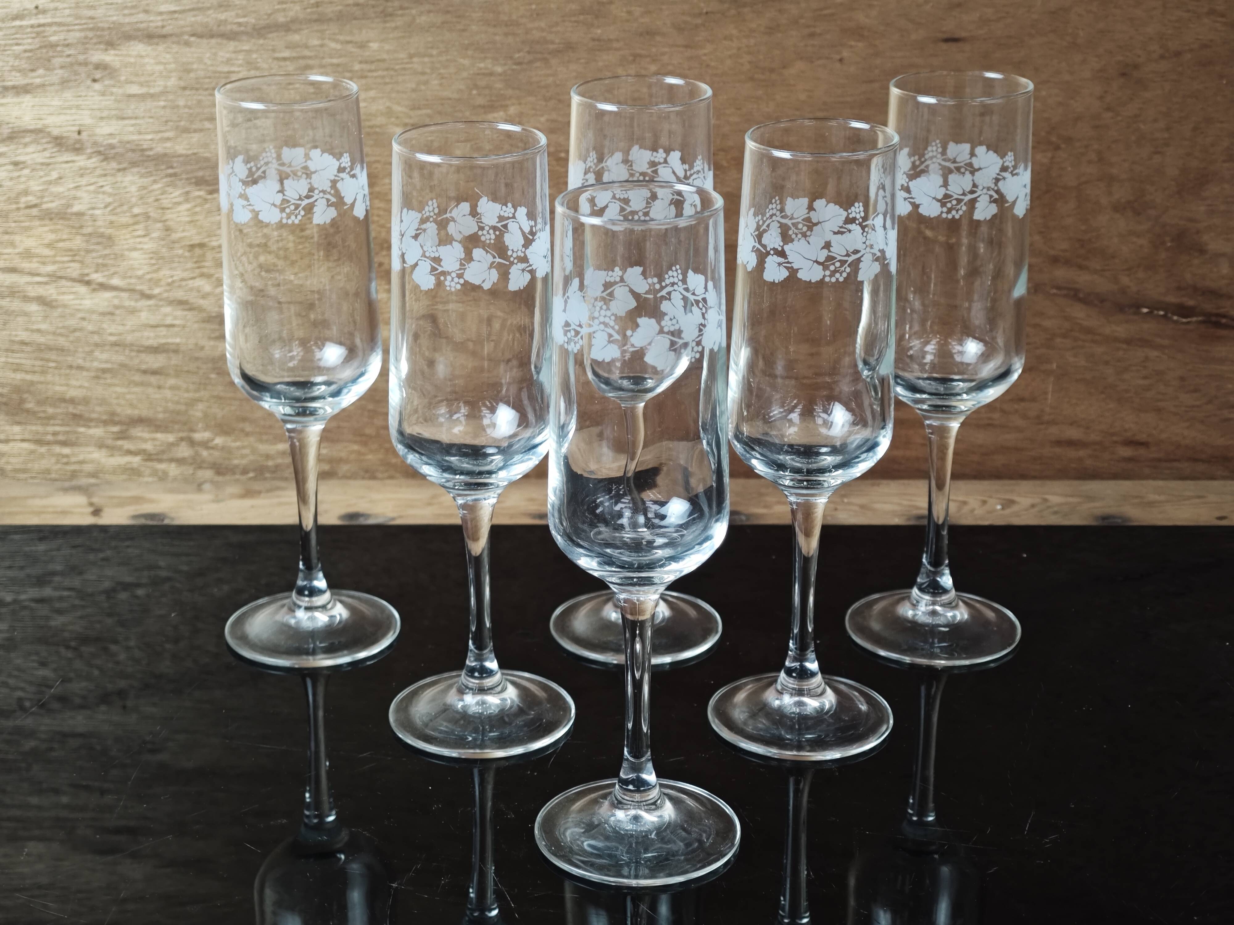 Set of 6 Luminarc Gourmet "Grabè" champagne flutes.