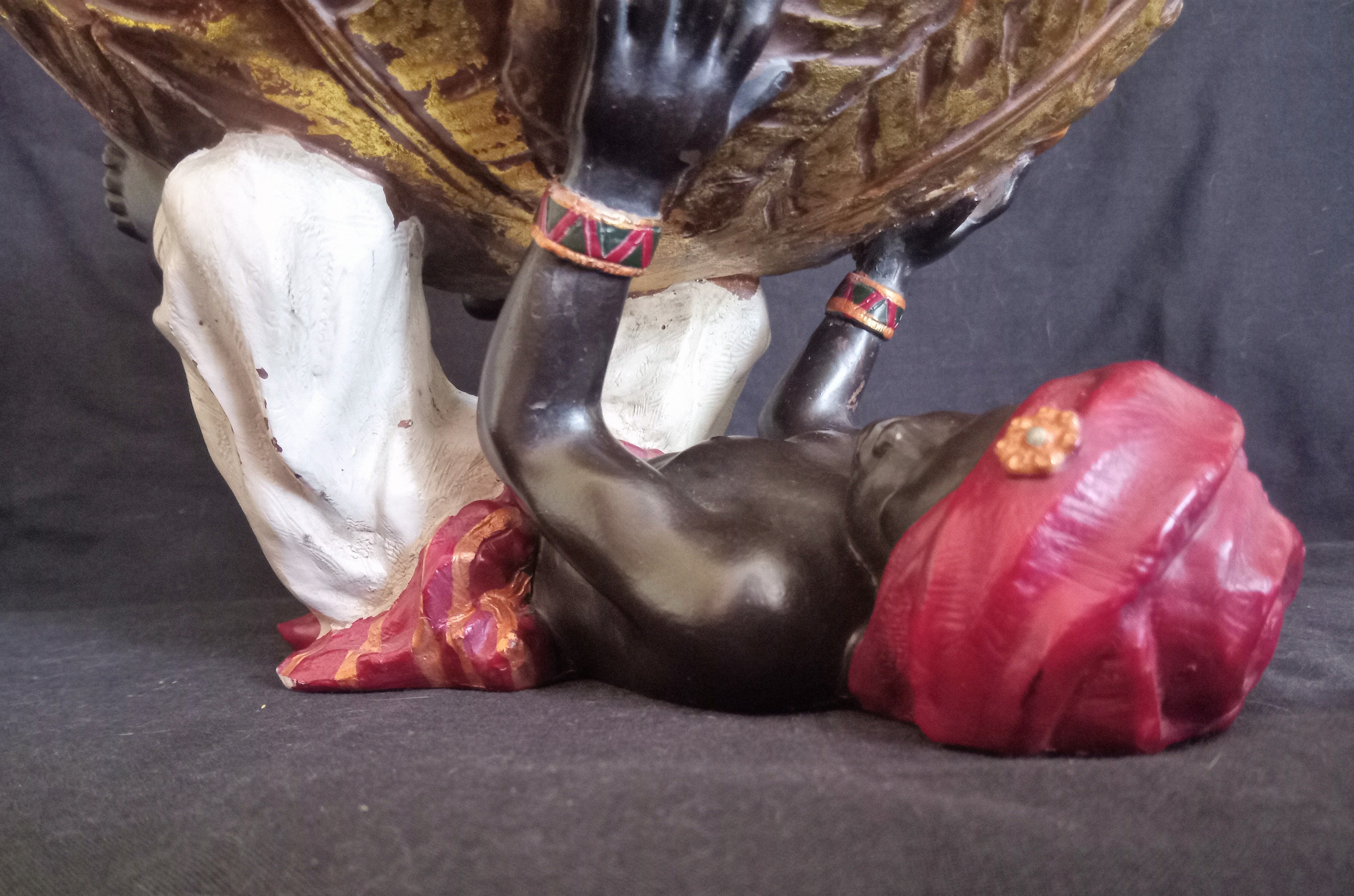 Centerpiece (empty pocket) in resin with African character