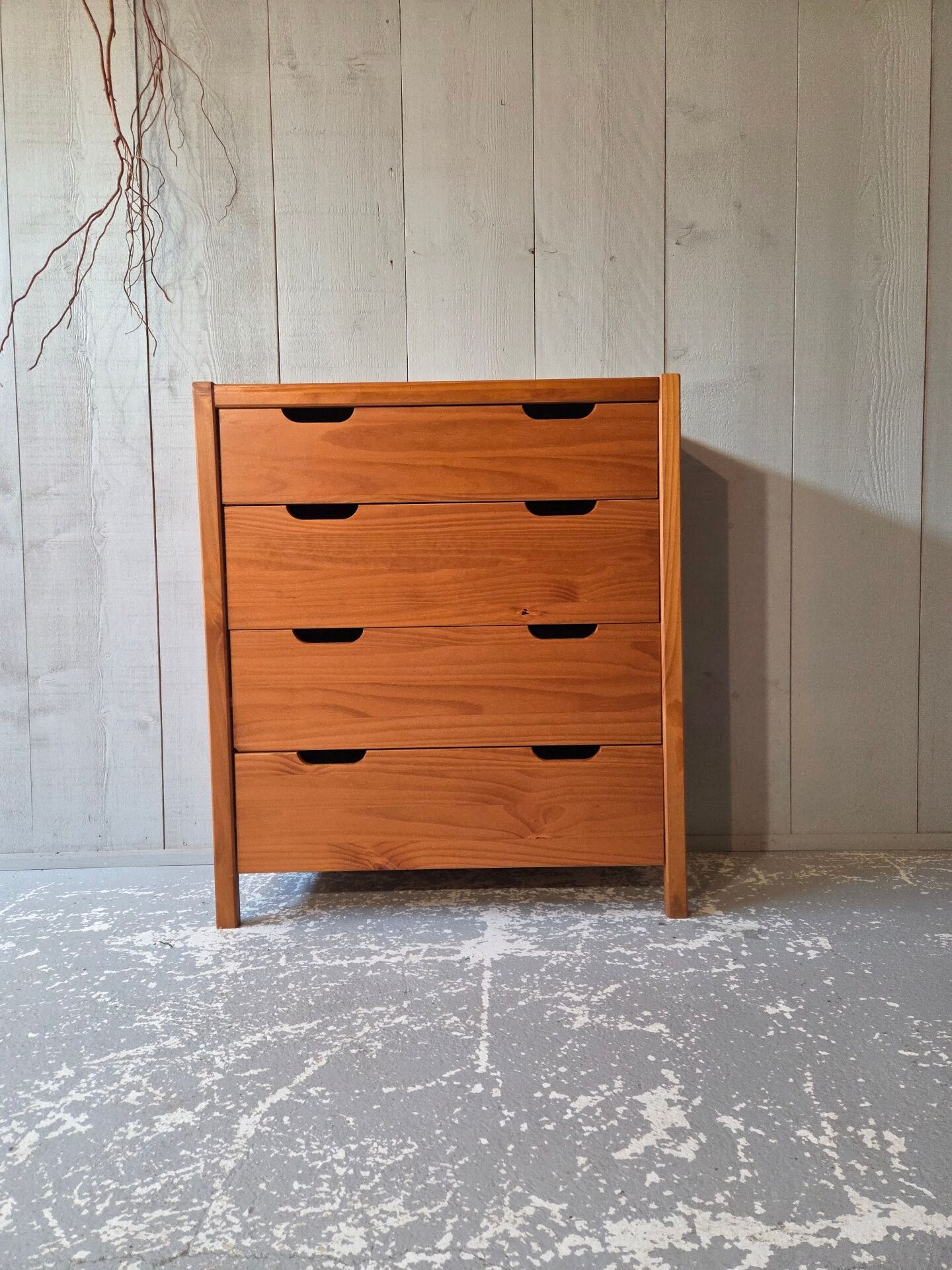 Pine chest of drawers