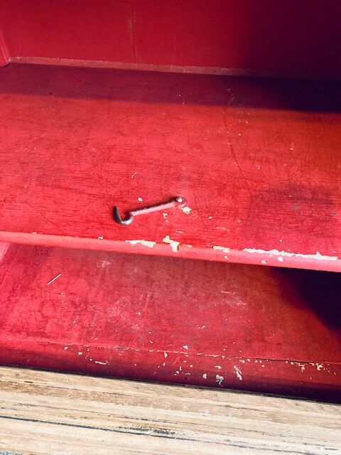 Rustic chic chest of drawers