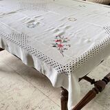 Embroidered tablecloth and 12 vintage napkins