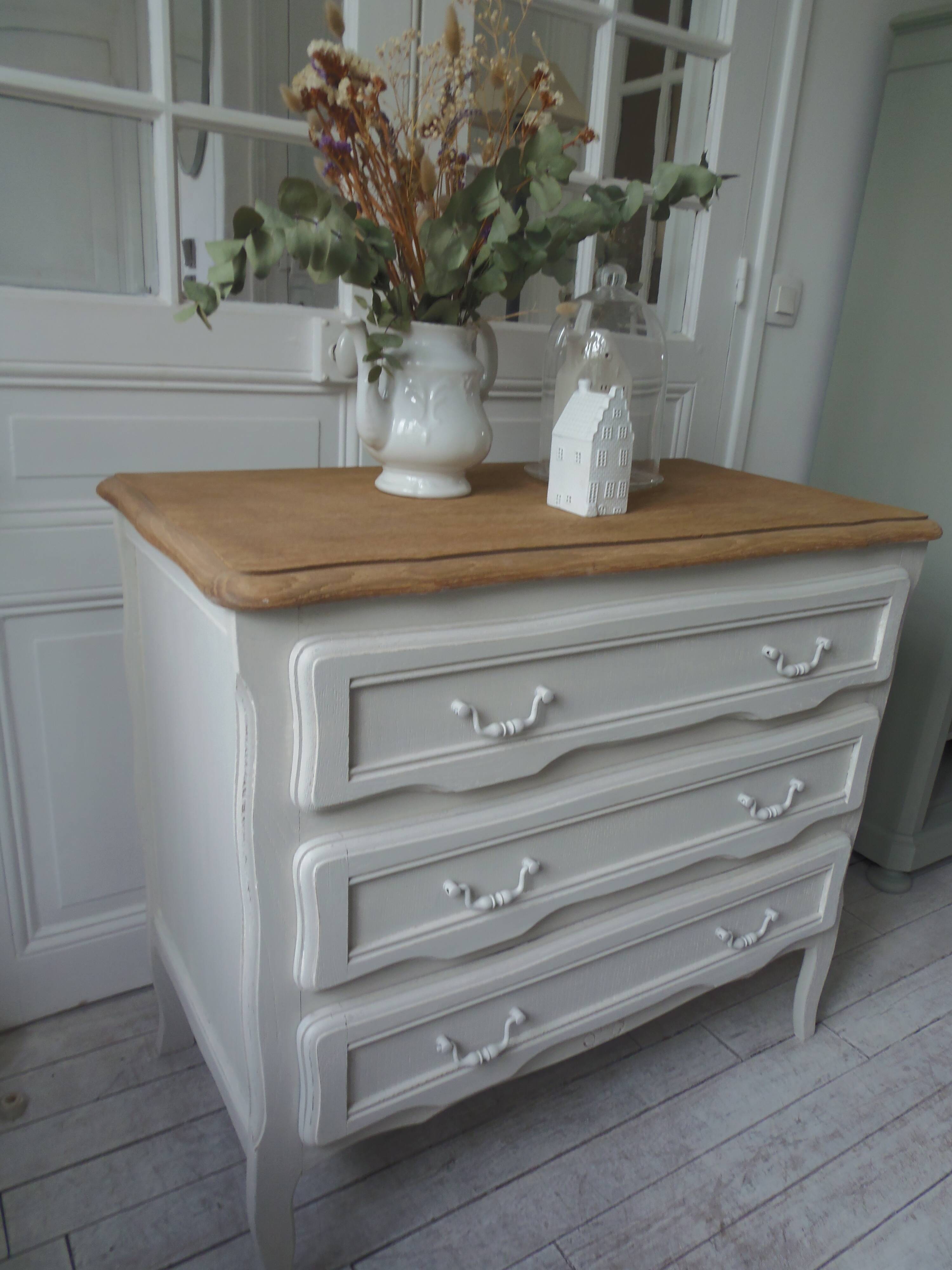 Vintage chest of drawers with pearl gray patina and waxed finish, 3 drawers, wooden top.