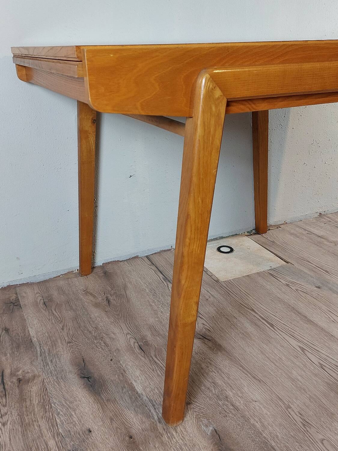 Table extensible en ronce de noyer, Vintage Tchèque 1960s