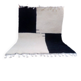 Handwoven black and white Berber rug from the Oued Zam, size 160 x 240 cm