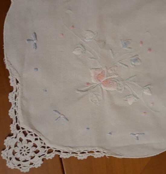 White tablecloth embroidered with lace & days